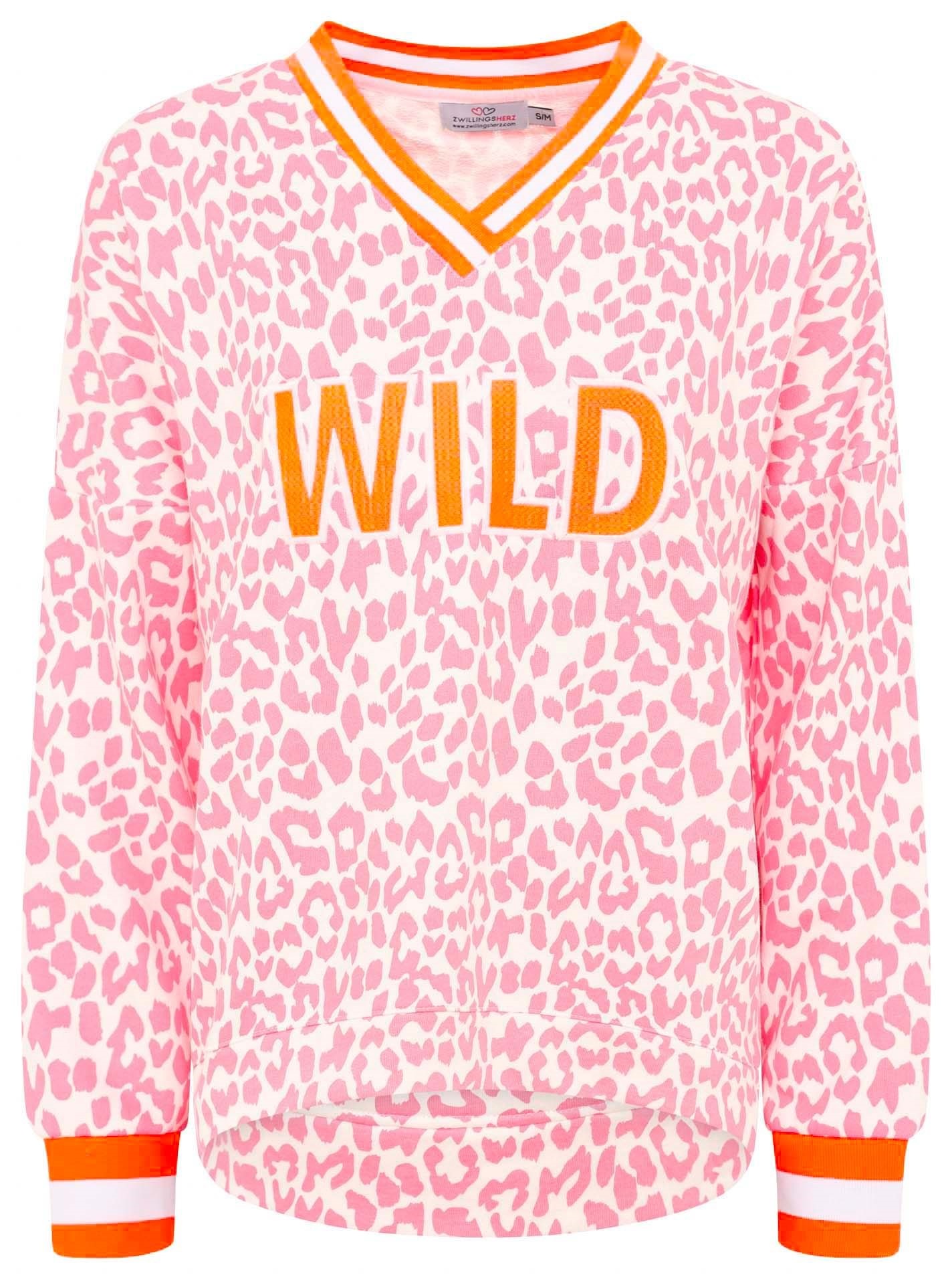 Zwillingsherz Sweatshirt »"Leo Pastell"«, mit V-Ausschnitt, gestreiften Bündchen und WILD Applikation
