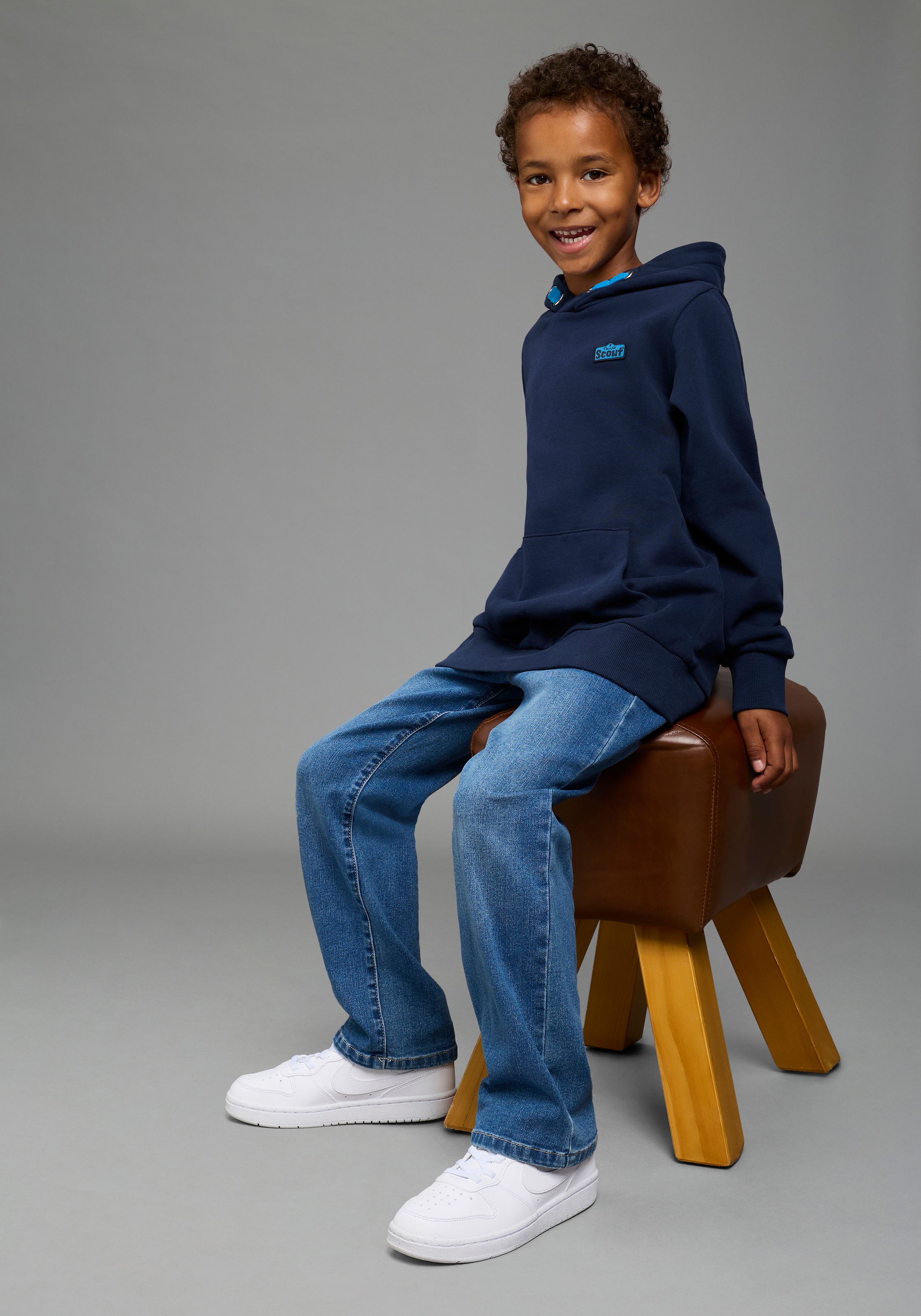 Scout Kapuzensweatshirt »Hoodie mit großem Frontdruck - NEU von SCOUT«, mit Kapuze, mit Kängurutasche, für Jungen
