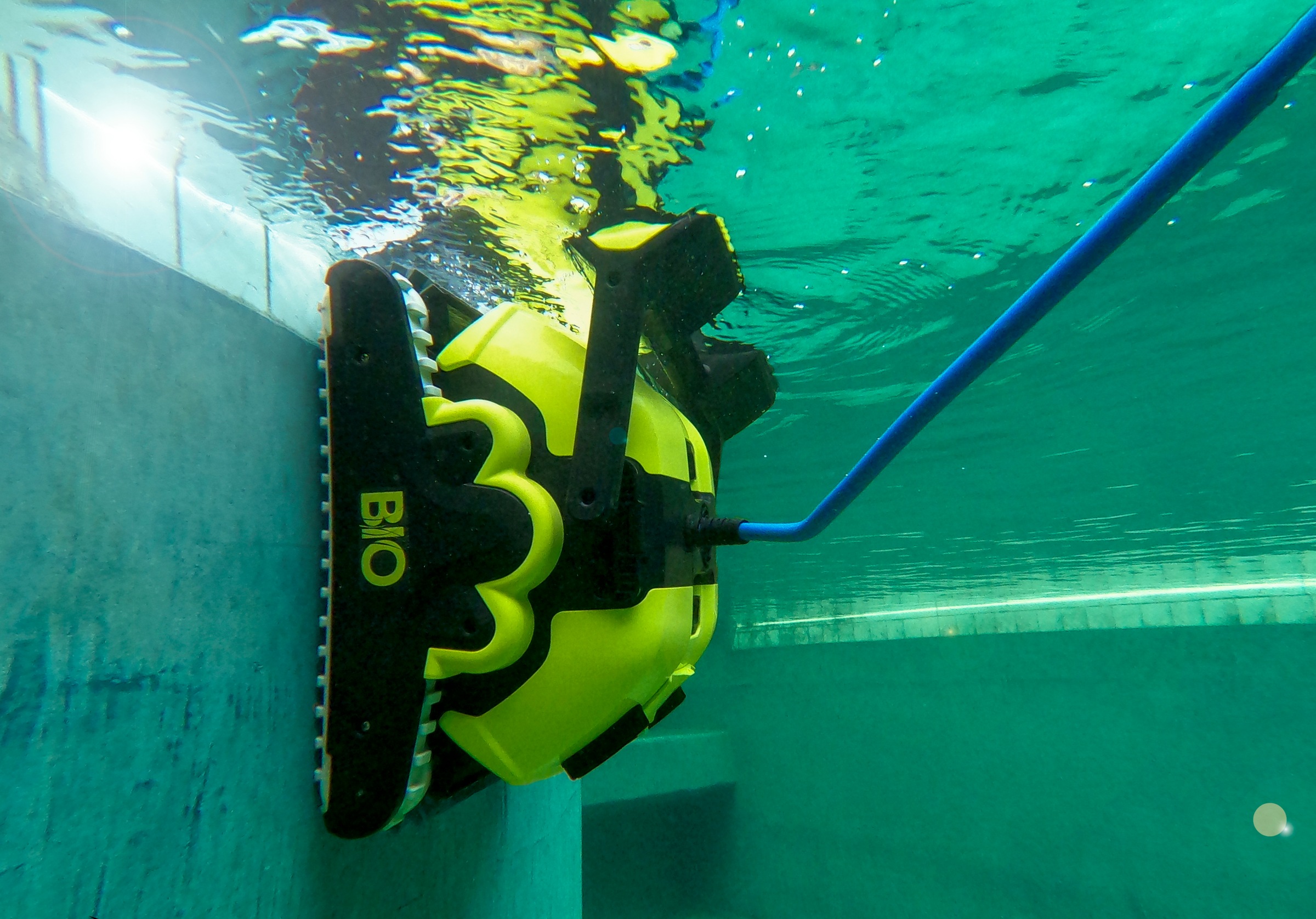 maytronics Poolroboter »Teichroboter Dolphin Bio Suction«, (Set), für Boden-/ Wand-/ Wasserlinienreinigung