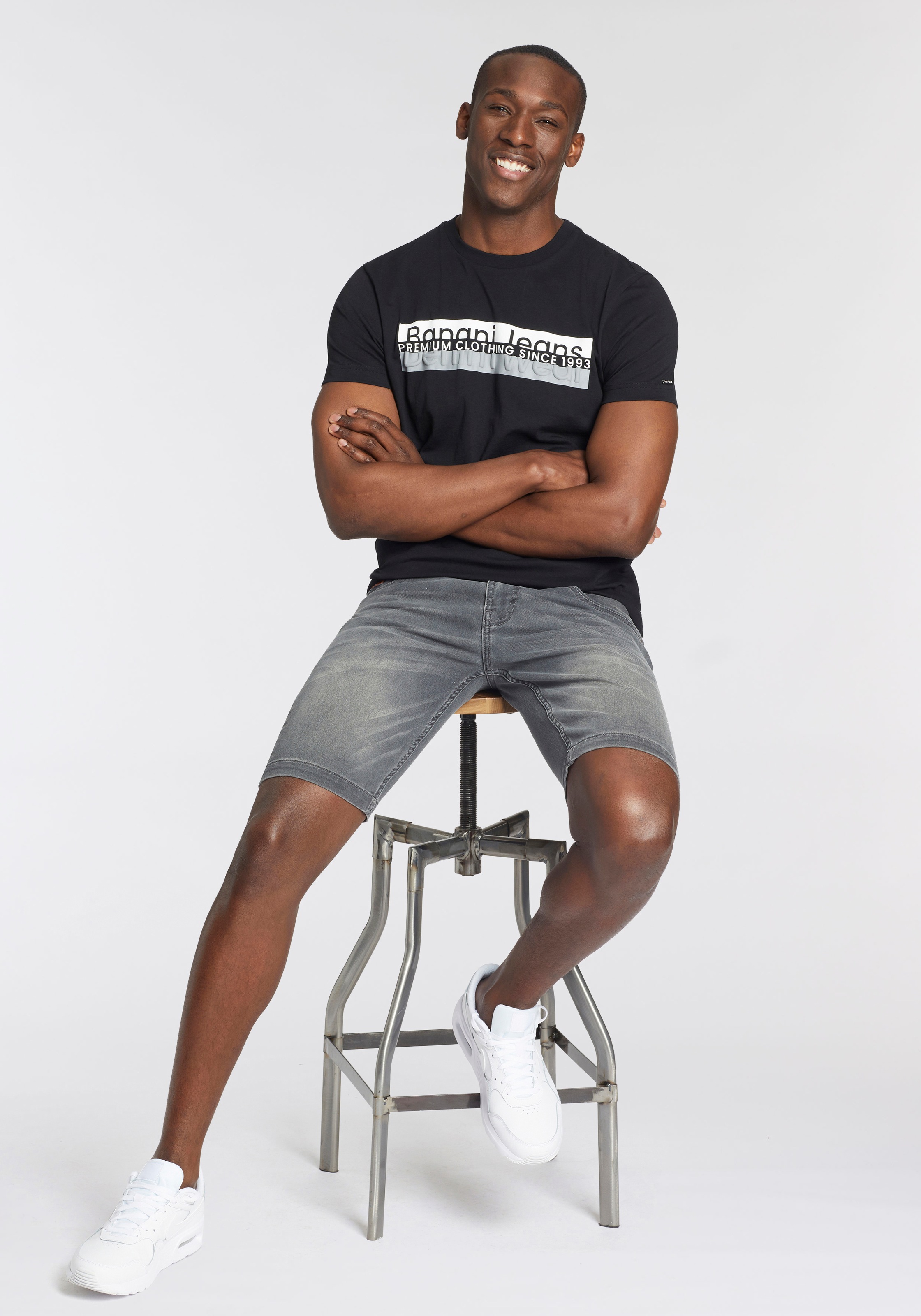 Bruno Banani T-Shirt, mit modischem Frontprint