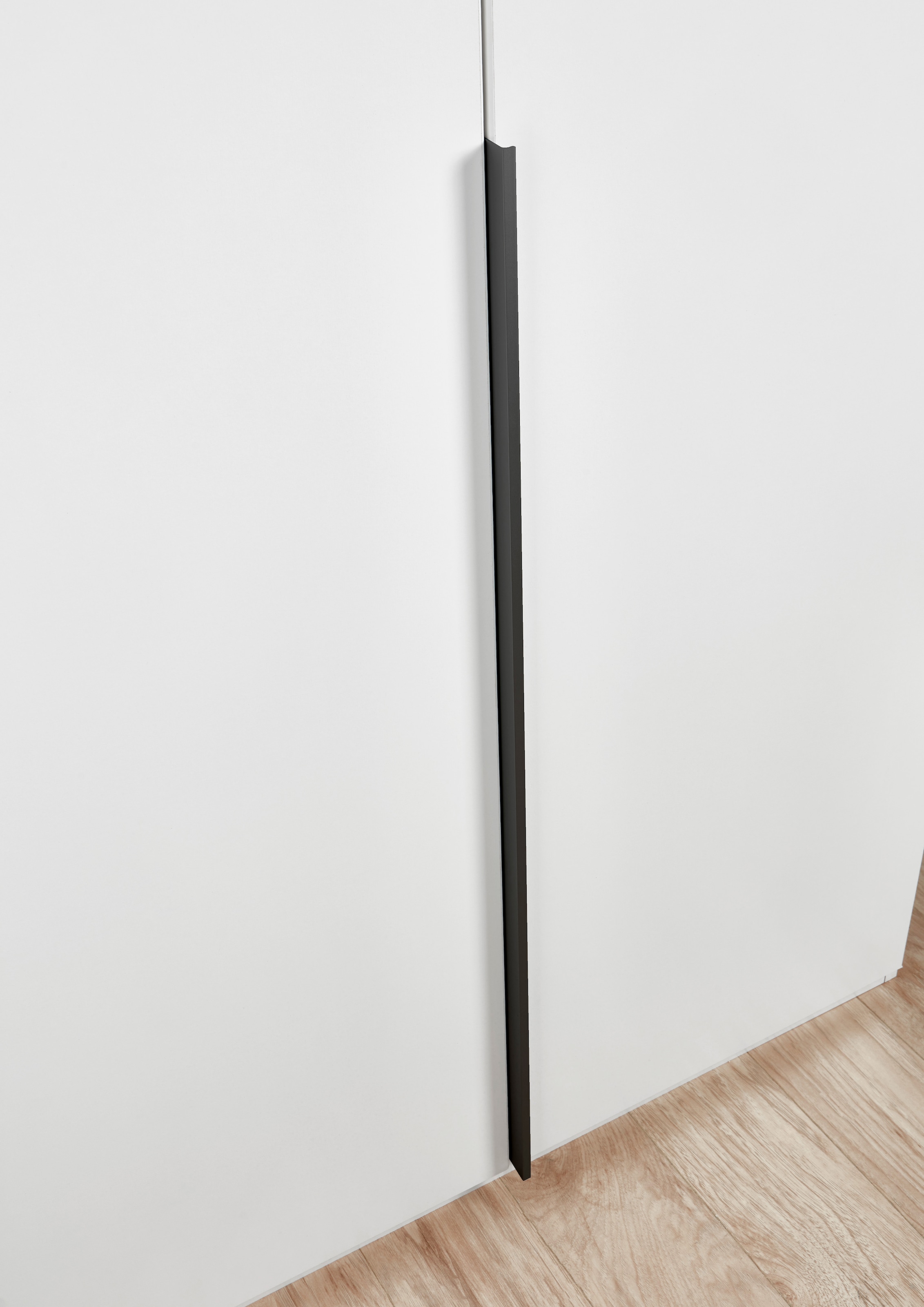 Wimex Kleiderschrank »Mugano, in 5 Breiten und 2 Höhen, Made in Germany«, (in Basic oder Premium Ausstattung mit 2 weiteren Einlegeböden), mit langen Griffstangen aus Metall, wahlweise mit oder ohne Spiegel