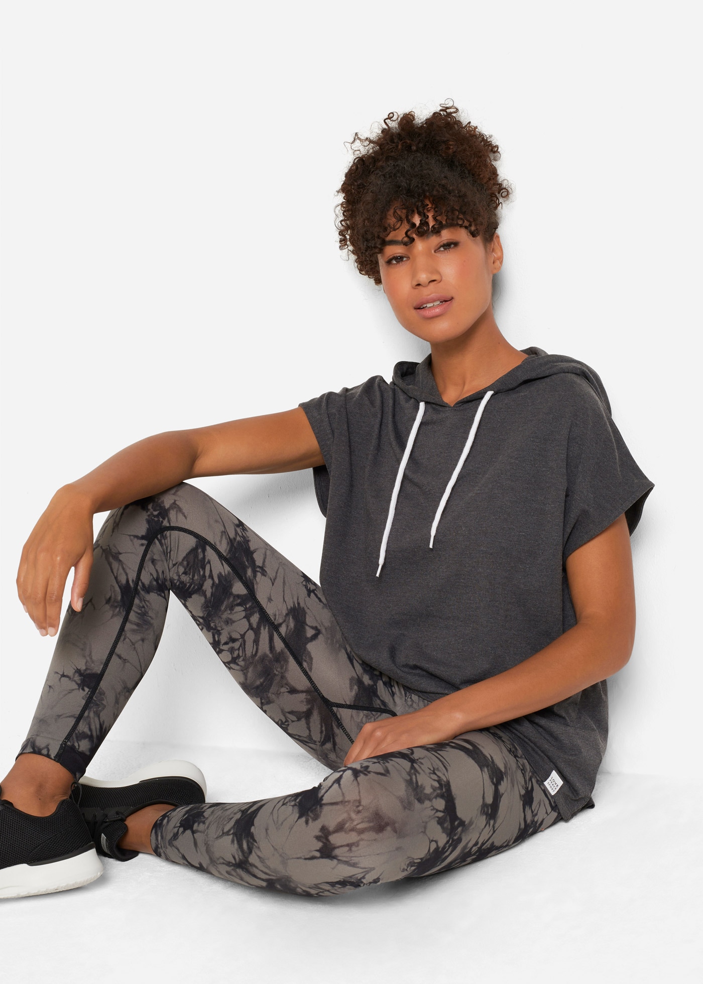 bonprix Kapuzensweatshirt , lässige Passform, überschnittene Schultern
