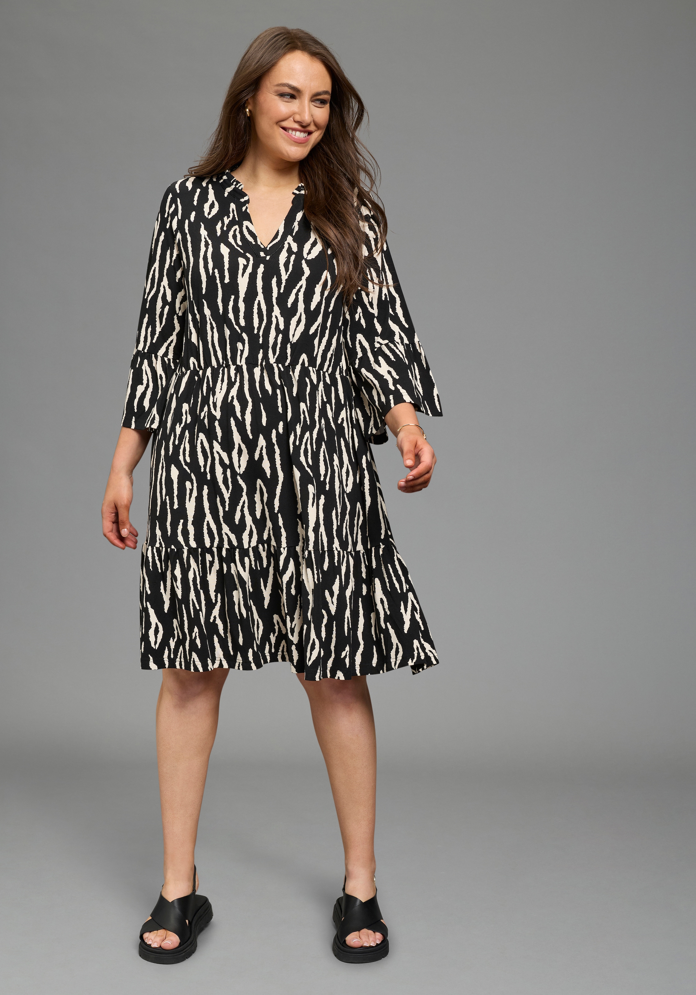 Laura Scott CURVE Jerseykleid figurumspielende Passform mit Volants, aus Viskosemischung