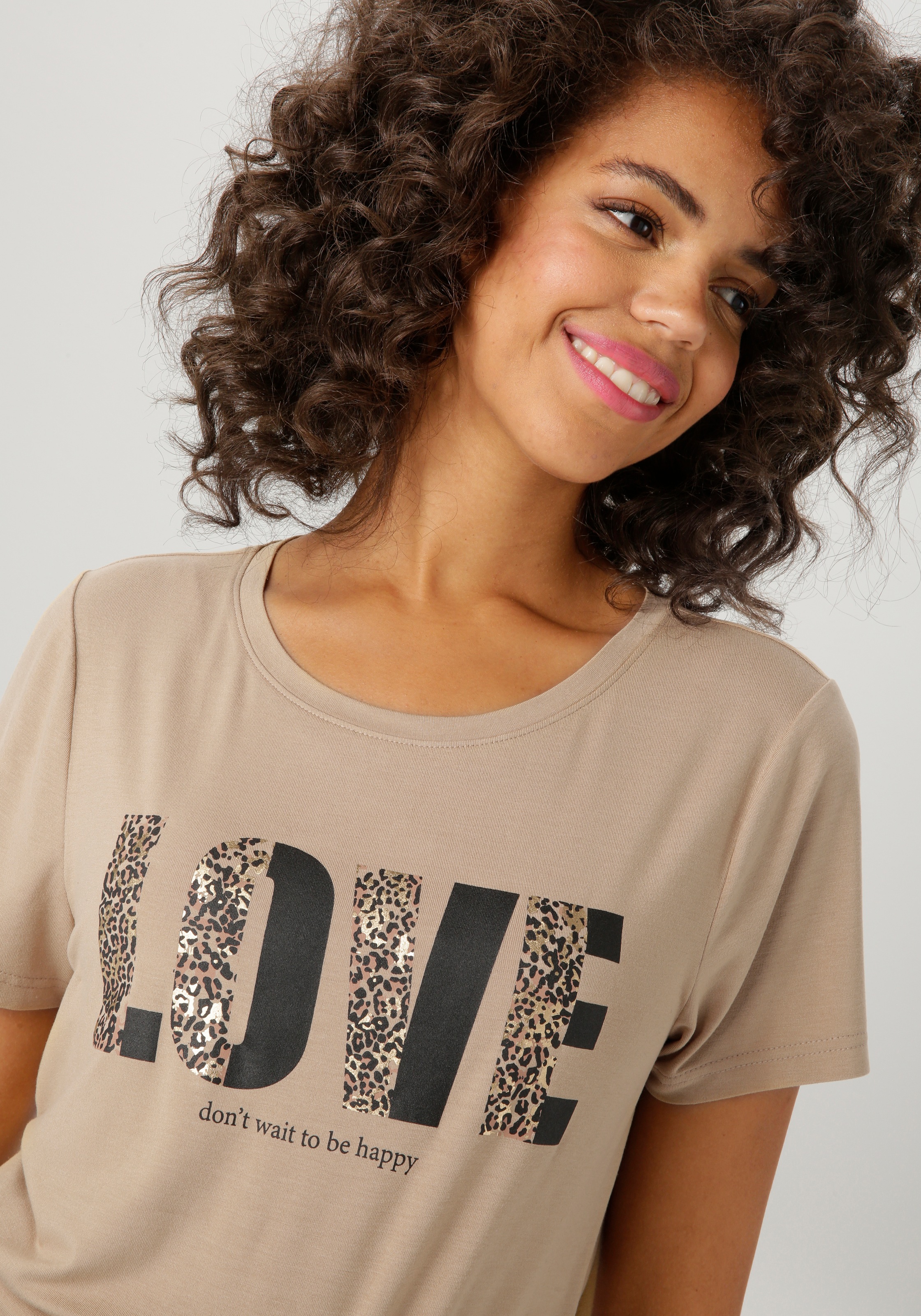 Aniston CASUAL T-Shirt, mit Folienprint verzierter "LOVE"-Schriftzug - NEUE KOLLEKTION