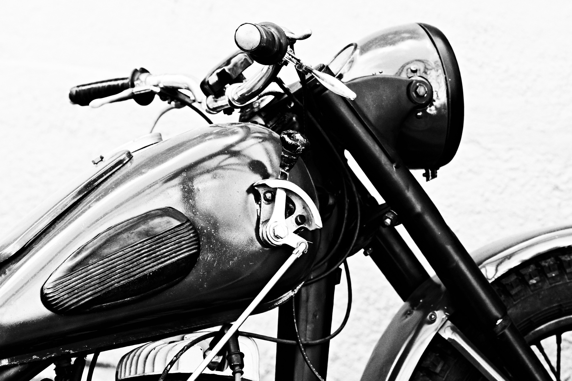 queence Leinwandbild »The Motorcycle« Motorräder   Schwarz-Weiß 1 Stk. tlg. günstig online kaufen