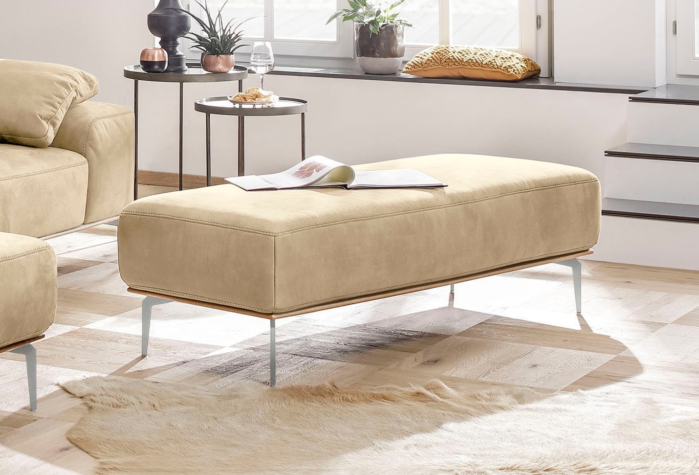 W.SCHILLIG Polsterhocker mit elegantem Holzsockel, Füße in Chrom glänzend, günstig online kaufen