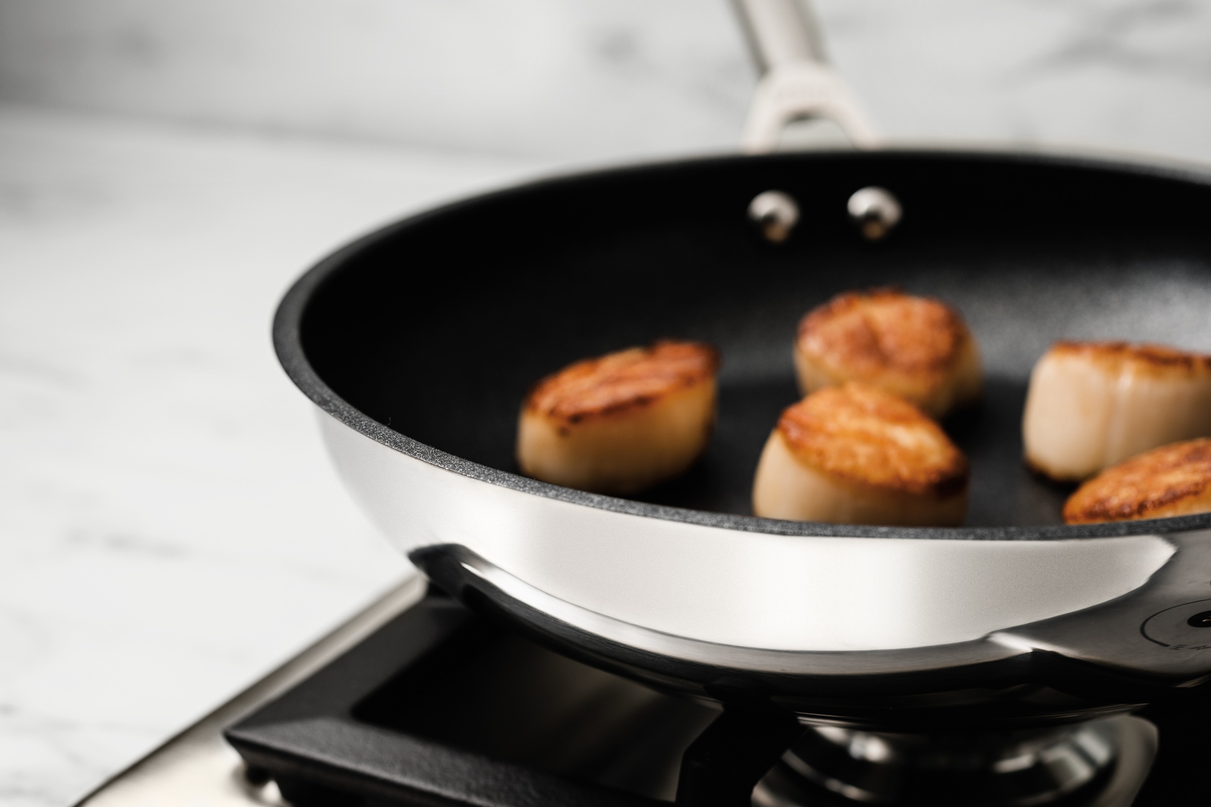 NINJA Bratpfanne »Ninja ZEROSTICK Edelstahl-Pfanne C600DE«, Edelstahl, (1 tlg.), Edelstahl mit Aluminiumbeschichtung für Braten bei hohen Temperaturen