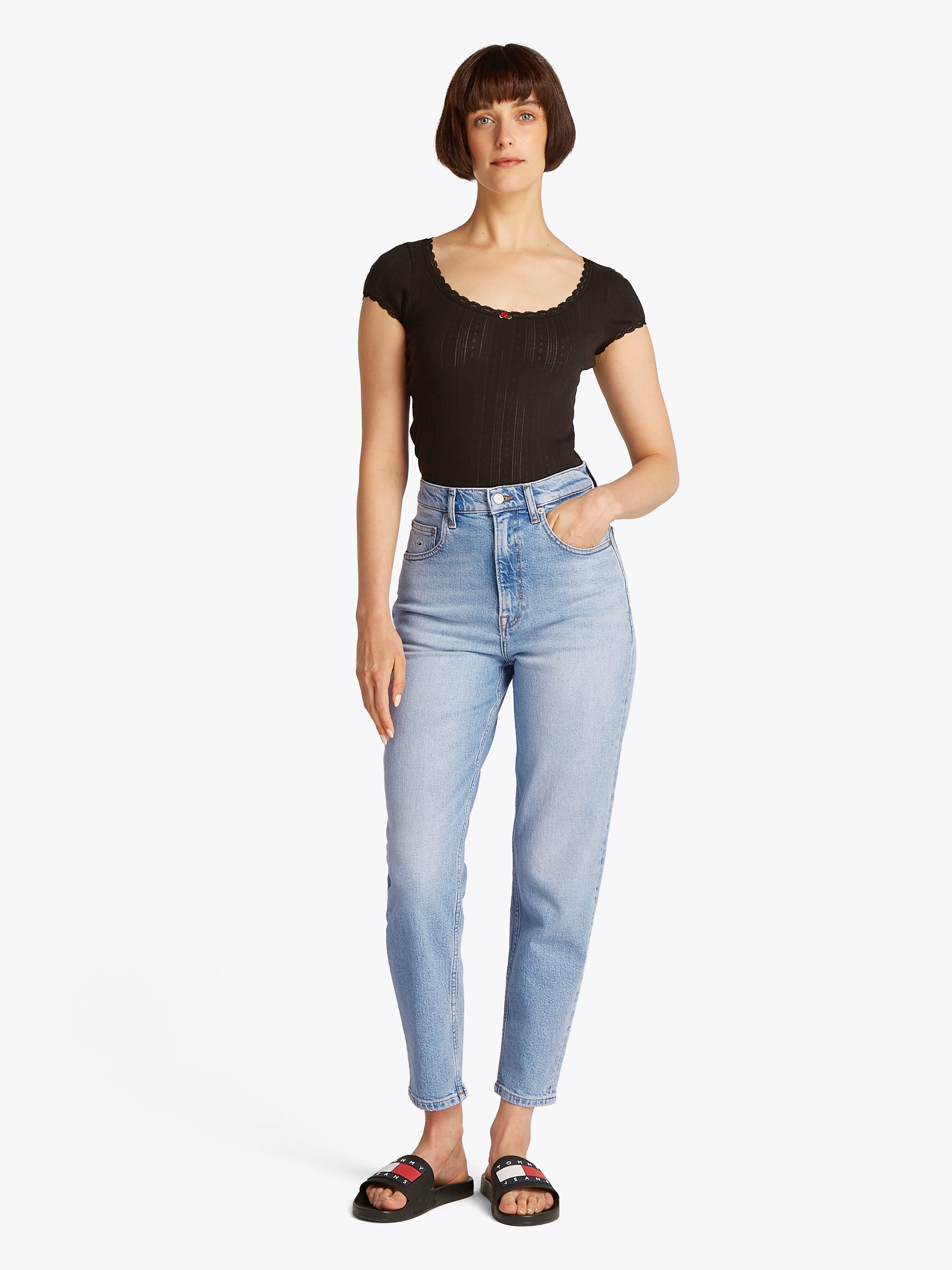 Tommy Jeans Mom-Jeans »MOM JEAN UH TPR«, mit Logo-Stickereien, in knöchelfreier Länge