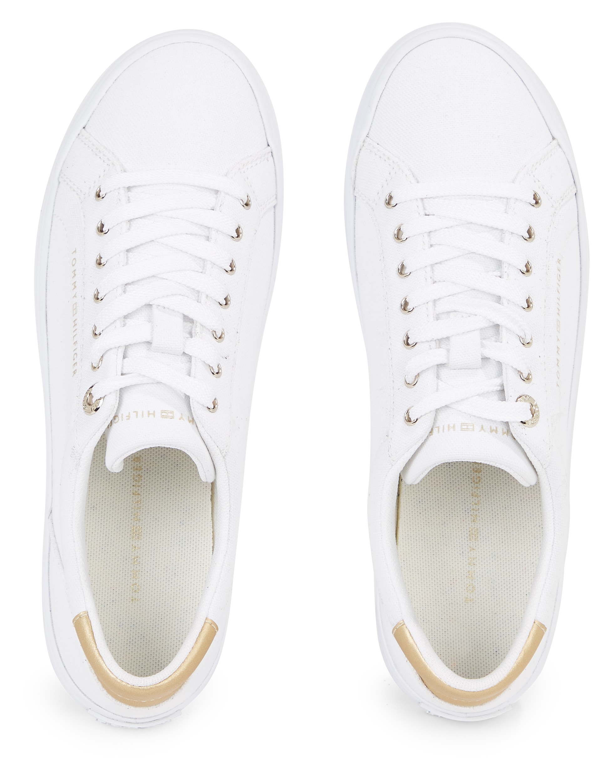 Tommy Hilfiger Plateausneaker »ESSENTIAL VULC CANVAS SNEAKER«, Kontrastbesatz in Metallicoptik, Freizeitschuh, Halbschuh, Schnürschuh