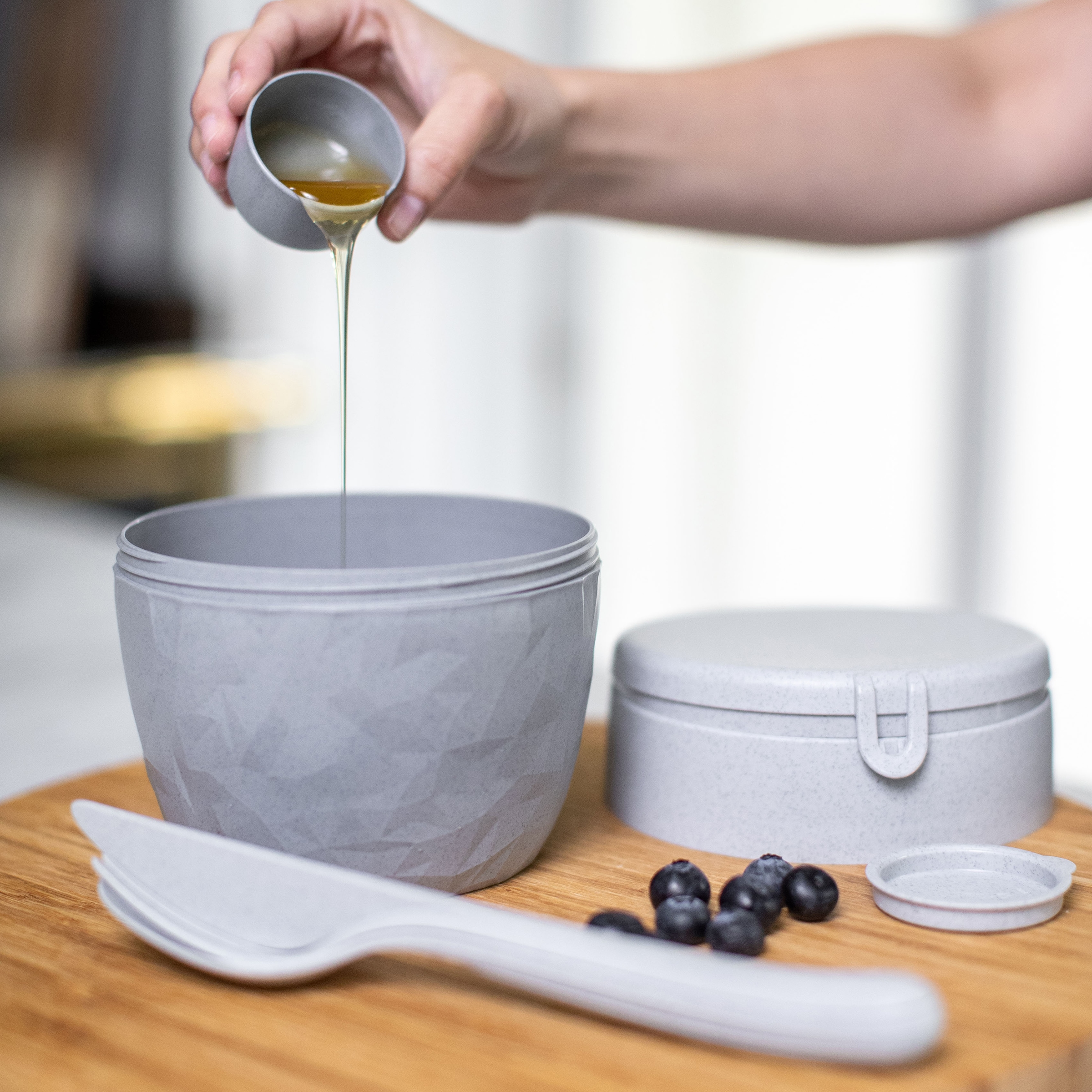 KOZIOL Lunchbox »BENTOBOX L« 1 Stk. tlg. spülmaschinengeeignet,melaminfrei, inkl. Minidosen f. Dressing, 800 ml