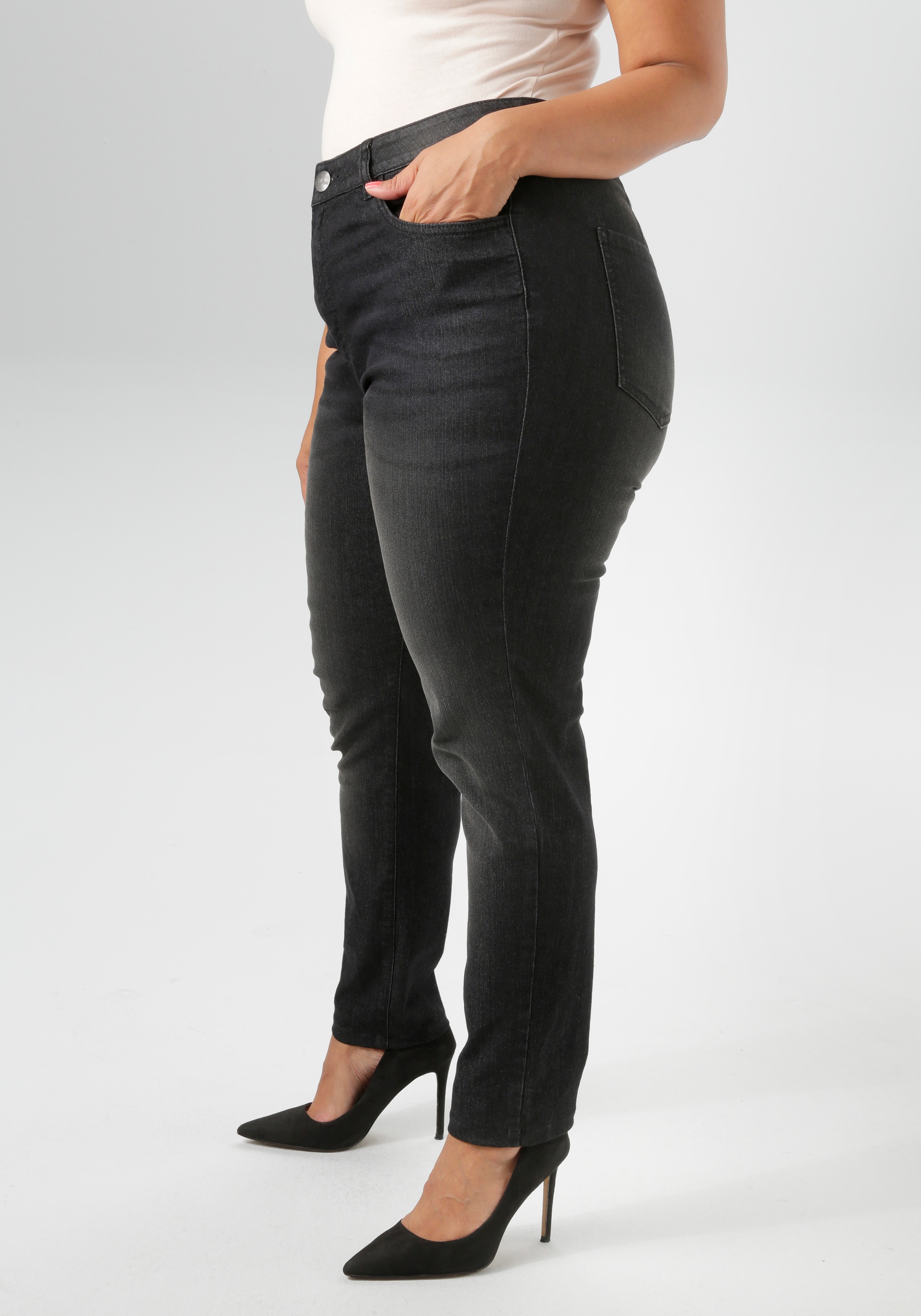 Aniston PLUS Skinny-fit-Jeans, regular waist - in dezenter Used-Waschung - NEUE KOLLEKTION