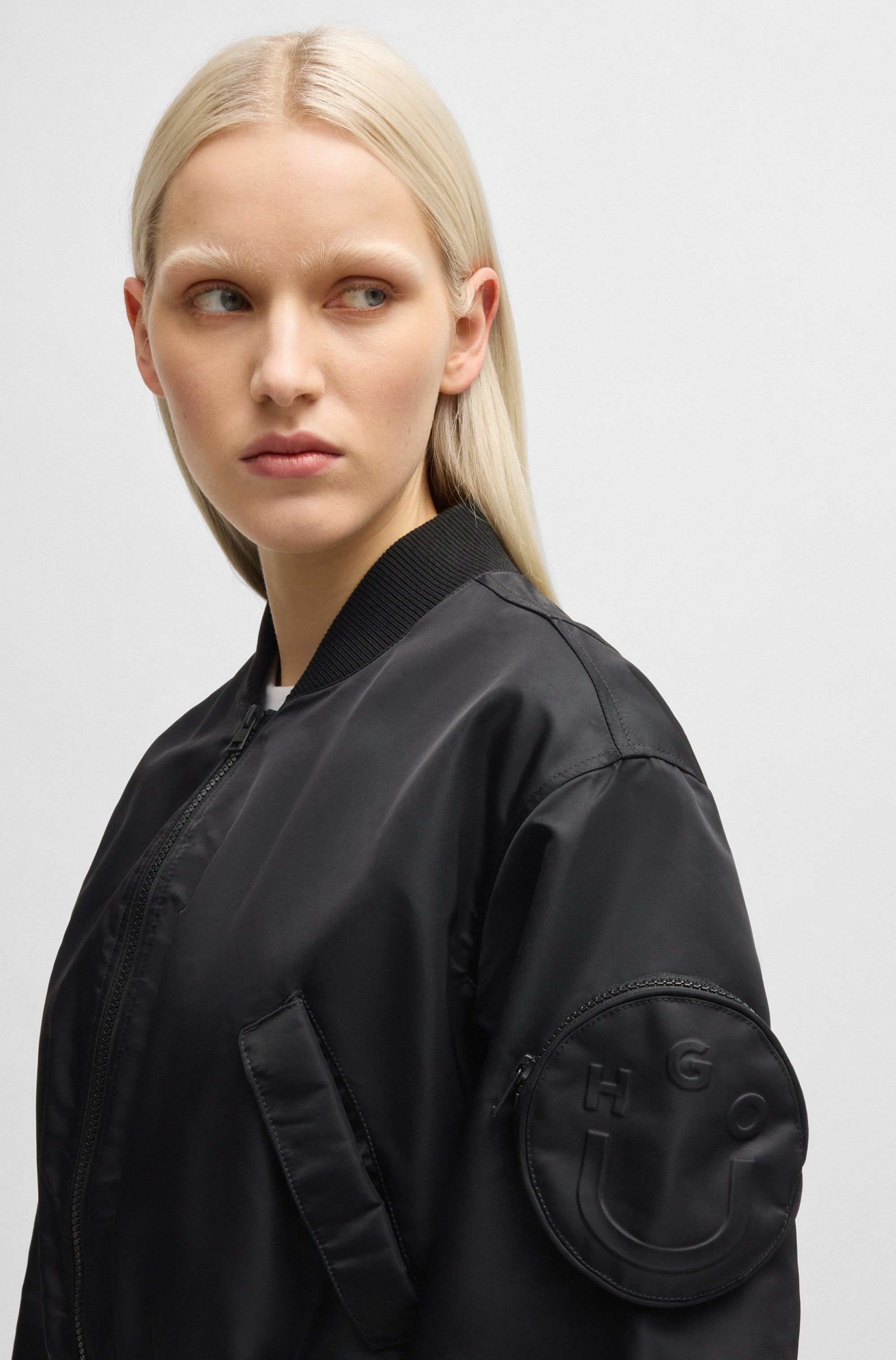 HUGO Blue Bomberjacke »Foraia«, mit aufgesetzter Ärmeltasche, Iconic Streetstyle