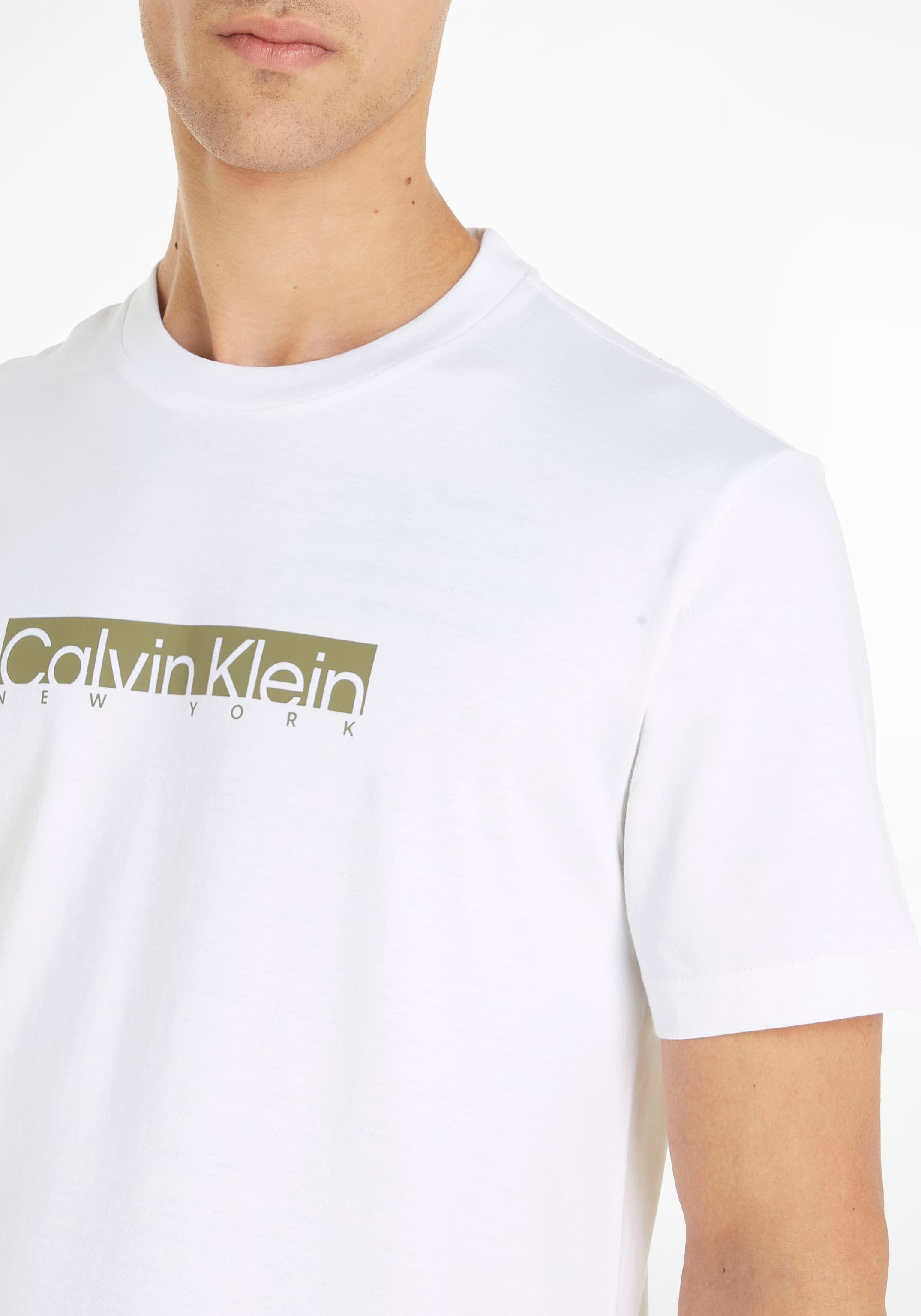 mit Klein Brust der Calvin Klein Kurzarmshirt, Logo online kaufen auf Calvin