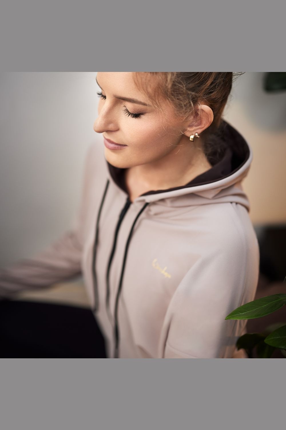 Winshape Trainingsjacke »Functional Comfort Jacket J008C« mit Ton-in-Ton-Farbakzent