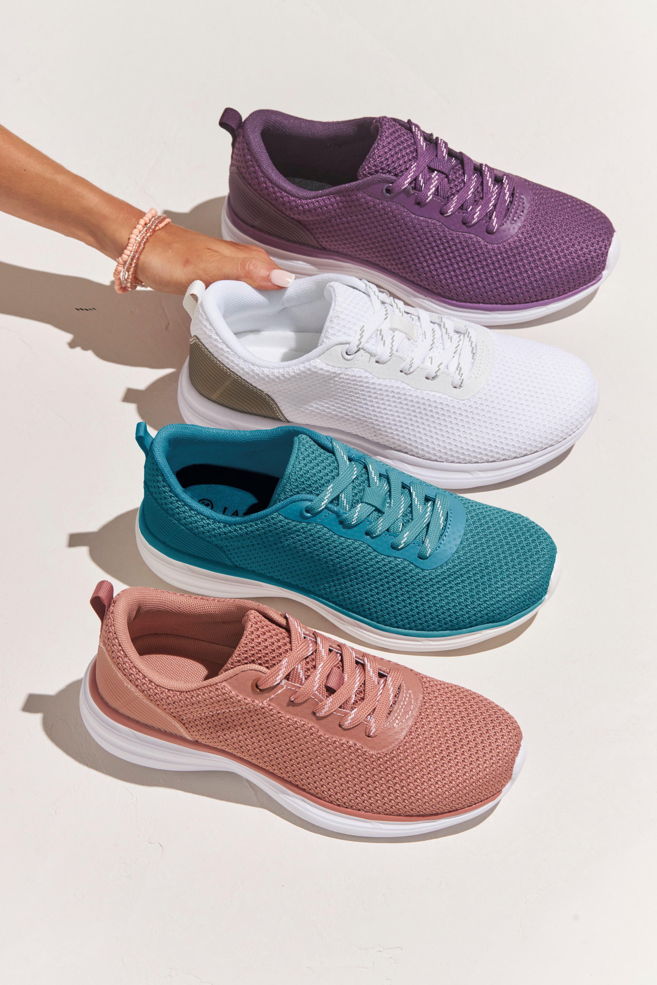 LASCANA Sneaker, Schnürhalbschuh, Halbschuh, Freizeitschuh ultraleicht VEGAN