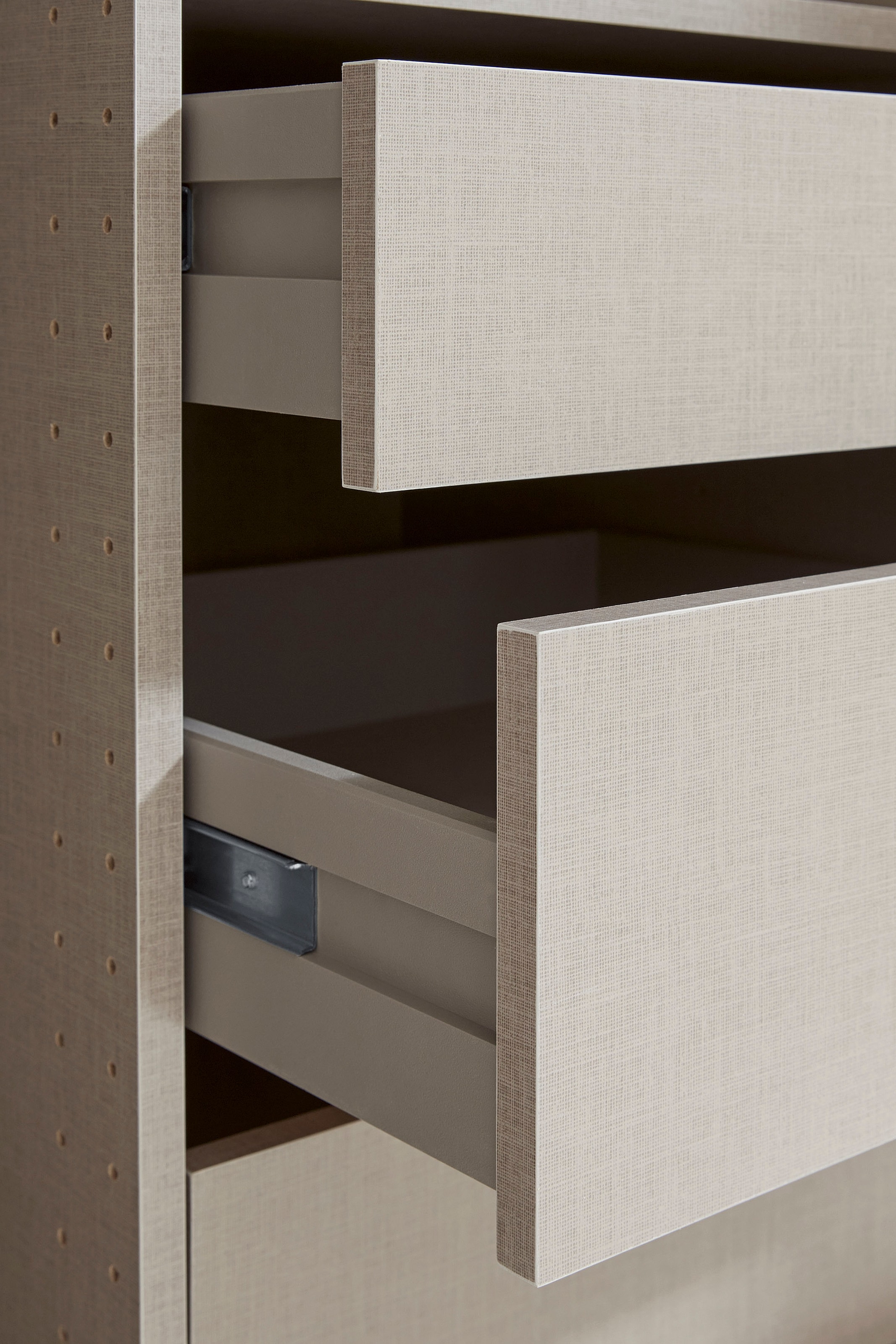 rauch Drehtürenschrank »Kleiderschrank Schrank Garderobe TOPSELLER OTELI inkl. Inneneinteilung«, mit 3 Innenschubladen extra Böden optional mit Spiegel MADE IN GERMANY