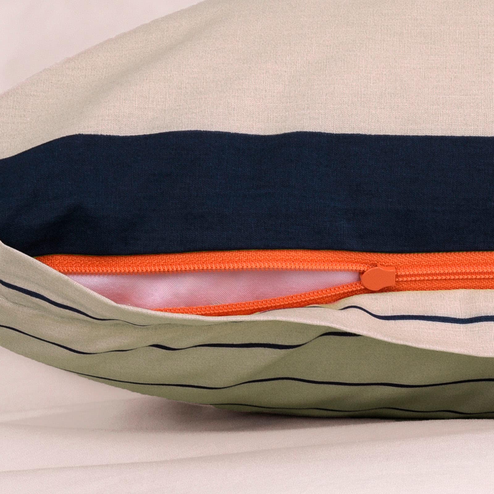 TOM TAILOR HOME Bettwäsche »BOLD STRIPES in Gr. 135x200cm, 155x220cm oder 200x220cm«, new bedroom, mit farbigem Markenreißverschluss