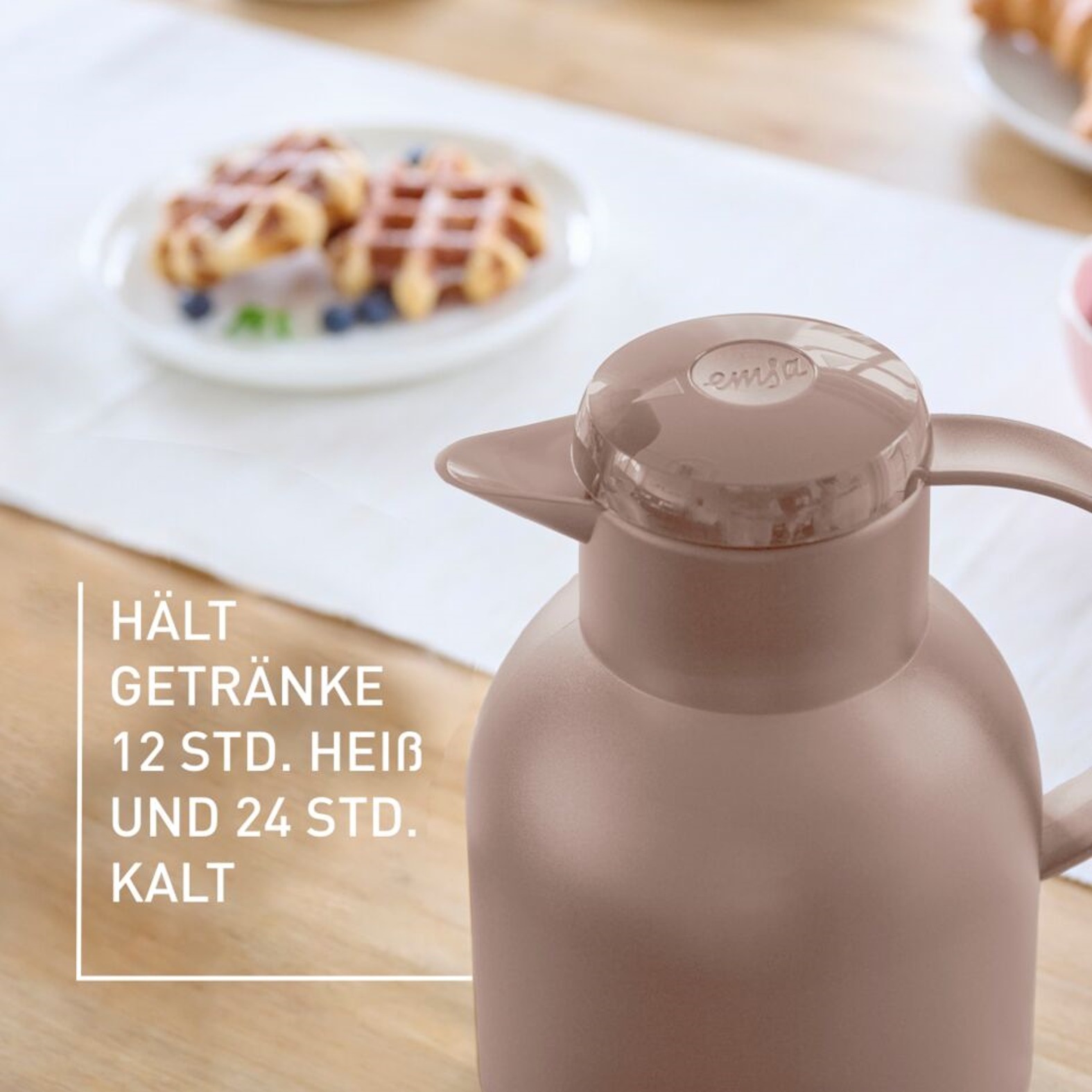 Emsa Isolierkanne »Samba«, 1 l, zeitloses Design, einfacher Knopfdruck, 24h kalt, 12h warm