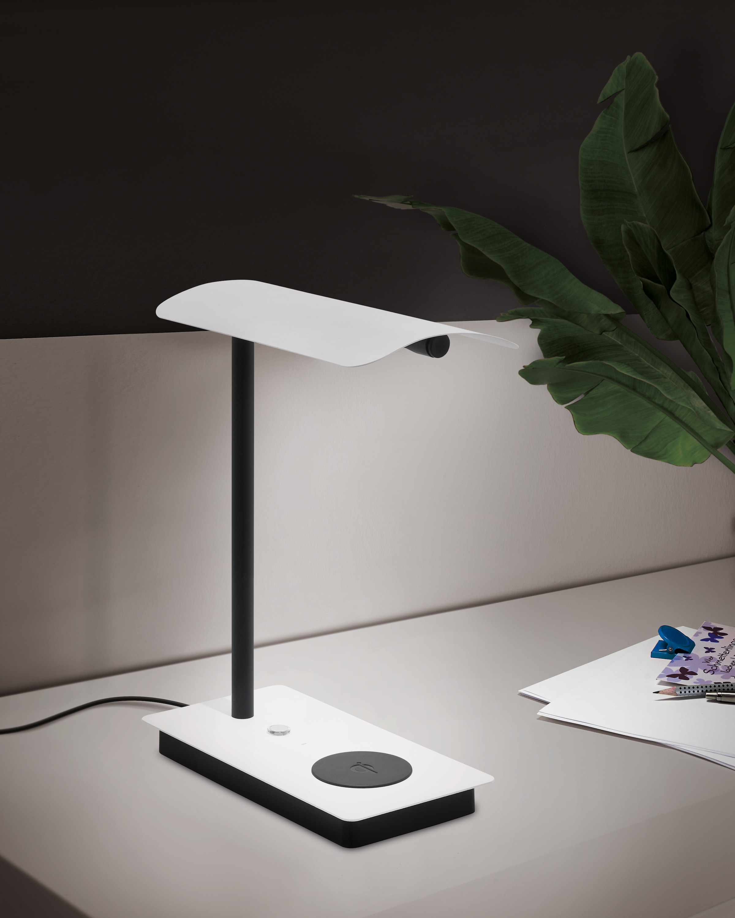 EGLO Tischleuchte »ARENAZA Schreibtischleuchte - kabellose Ladefunktion« LED-Modul 1 Stk. Warmweiß Tischleuchte, Warmweiß, Induktionsladefläche, Touch, dimmbar, 3000K