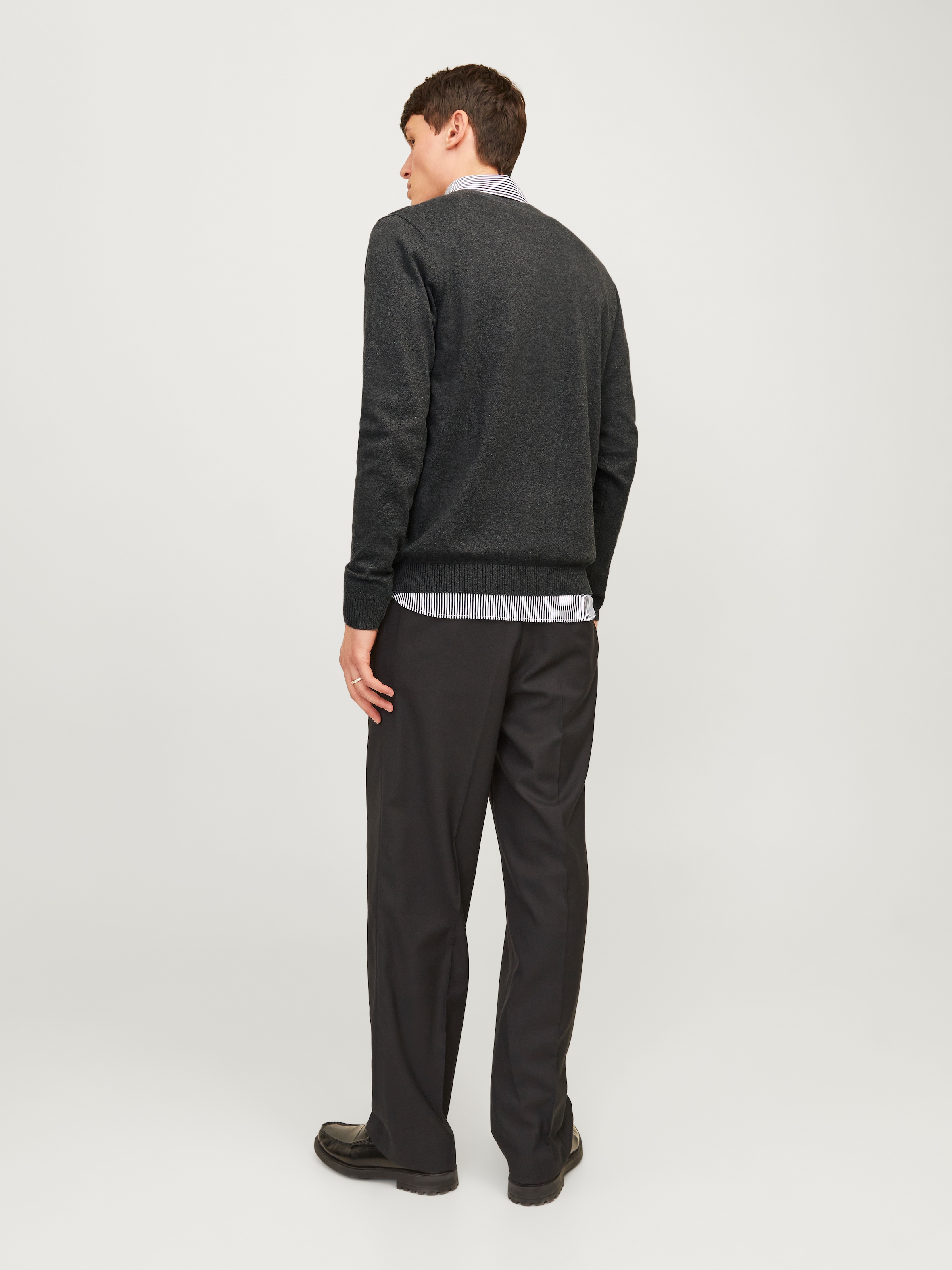 Jack & Jones V-Ausschnitt-Pullover »JJEBASIC mit V-Ausschnitt, ideal für Herbst und Alltag« unifarben, modisch, slim fit, Baumwolle, V-Ausschnitt