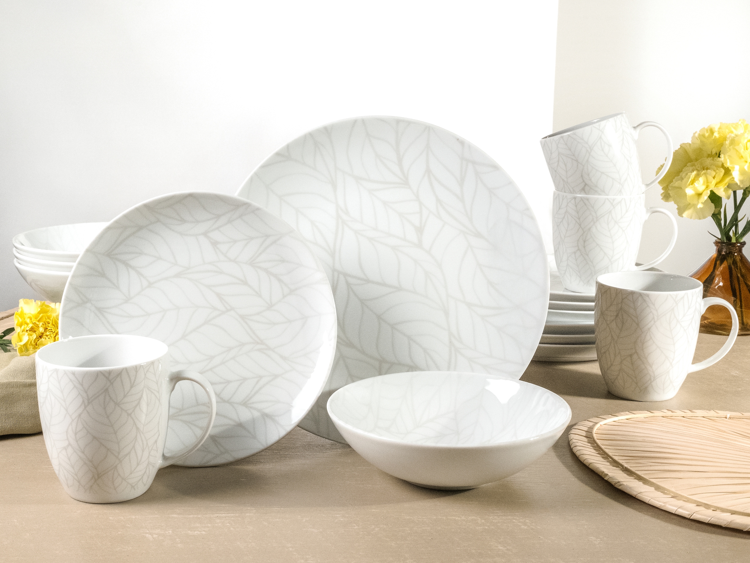CreaTable Kombiservice »Geschirr-Set Home - Blätter«, (Set, 16 tlg., Kaffeeservice und Tafelservice im Set, für 4 Personen), Service, weiß, Used-und Vintage-Look, zeitlos, 16 Teile für 4 Personen