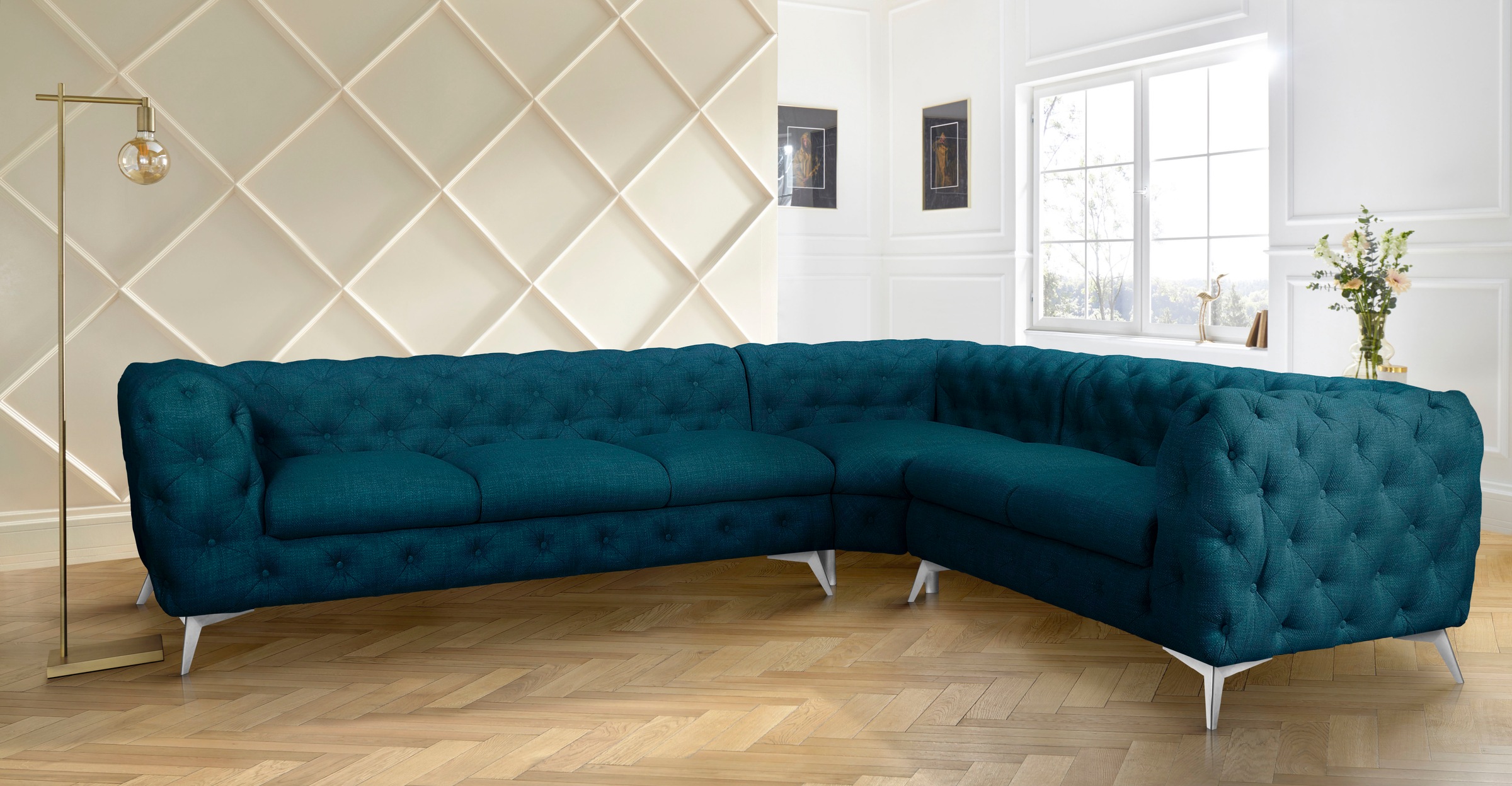 Leonique Chesterfield-Sofa »Ecksofa GLYNIS L-Form mit Wellenunterfederung, Maße B/T/H 323/264/75cm«, aufwändige Knopfheftung, moderne Chesterfield Optik, Fußfarbe wählbar
