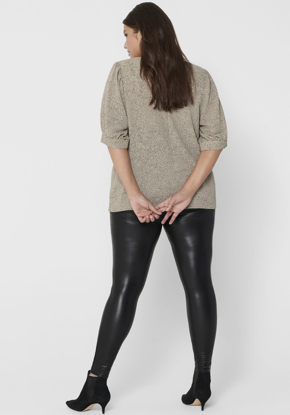 ONLY CARMAKOMA Lederimitathose »NOS CARROOL«  in verschlussloser Form