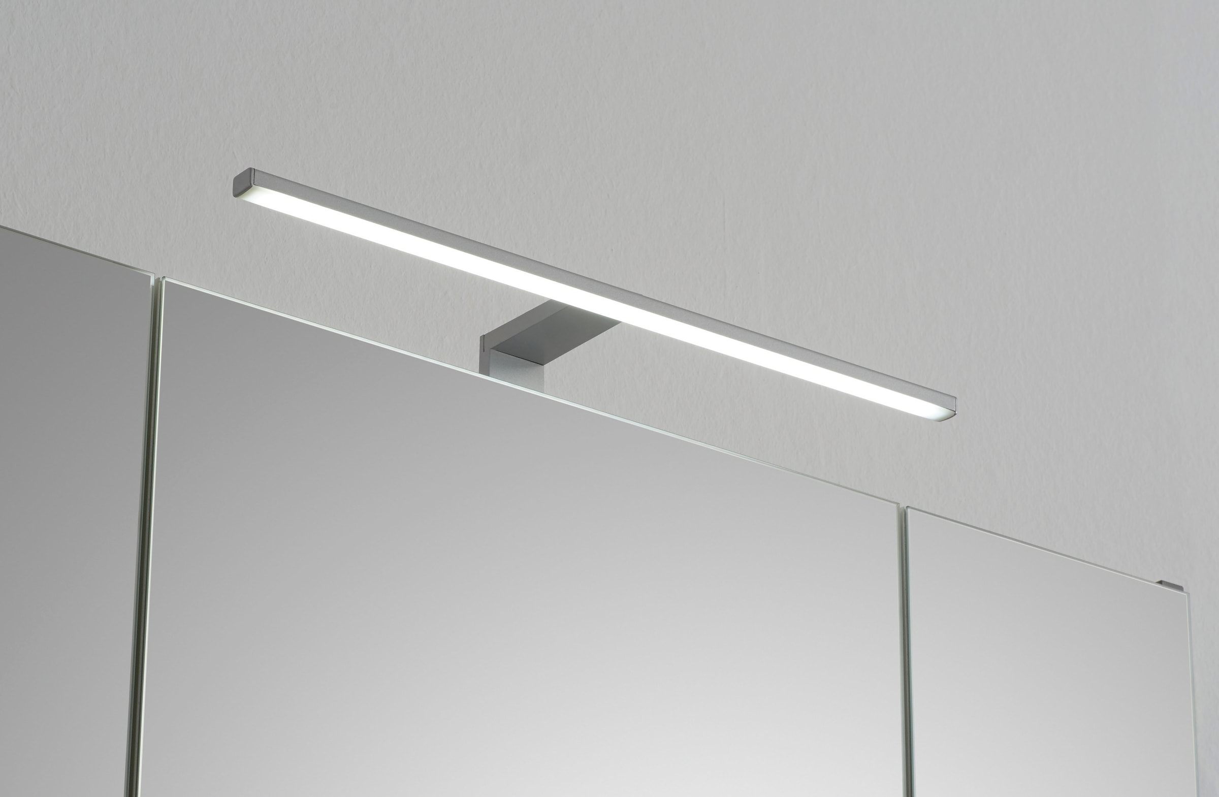 Saphir Badmöbel-Set »Quickset 5-teilig, Keramik-Waschtisch und LED-Spiegelschrank«, (7 St.), Midischrank, Unterschrank, Hängeschrank, inkl. Türdämpfer, 7 Türen