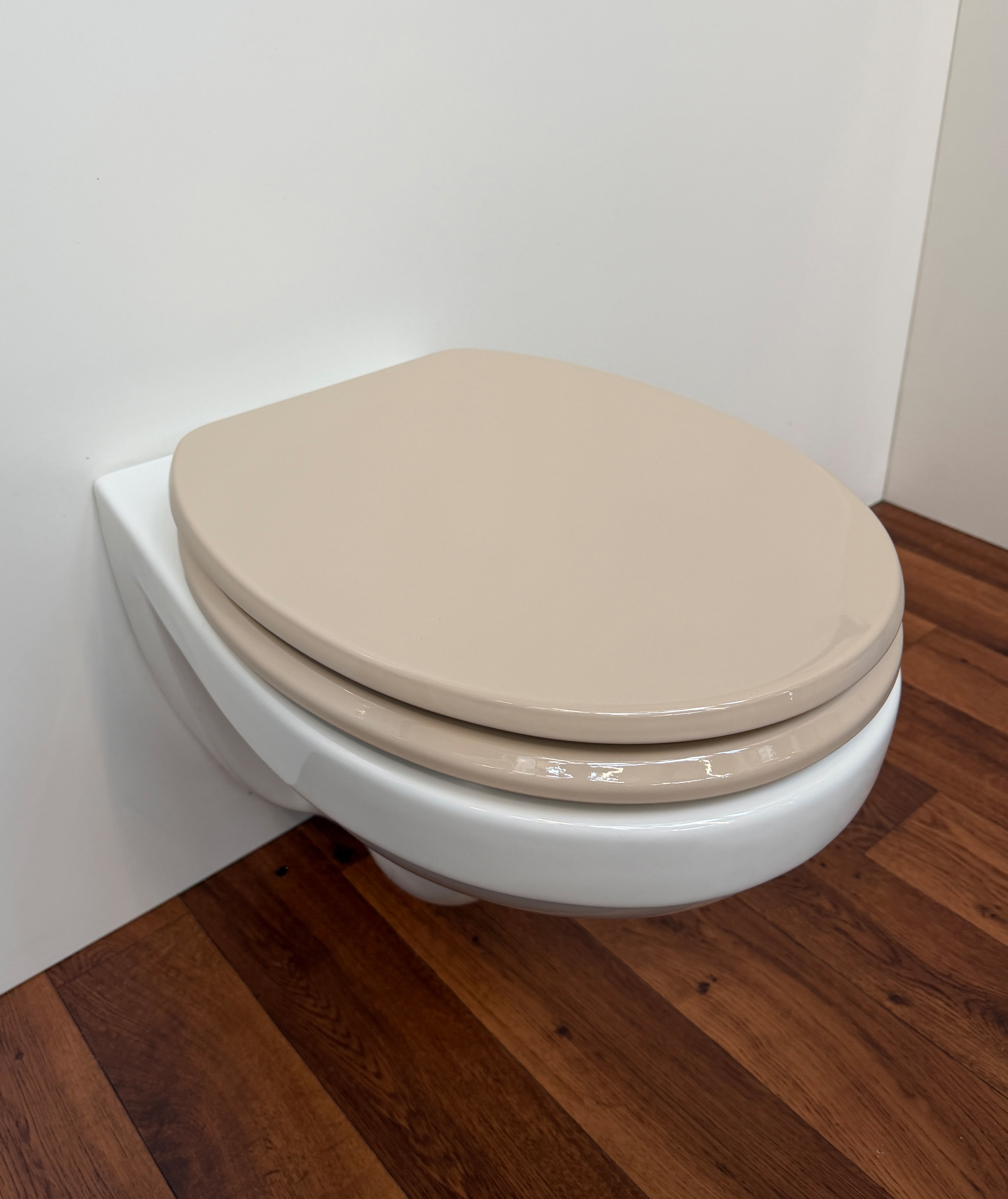 welltime WC-Sitz »Classic Colours« Kratzfester Klo-Sitz mit einem Holzkern und Absenkautomatik
