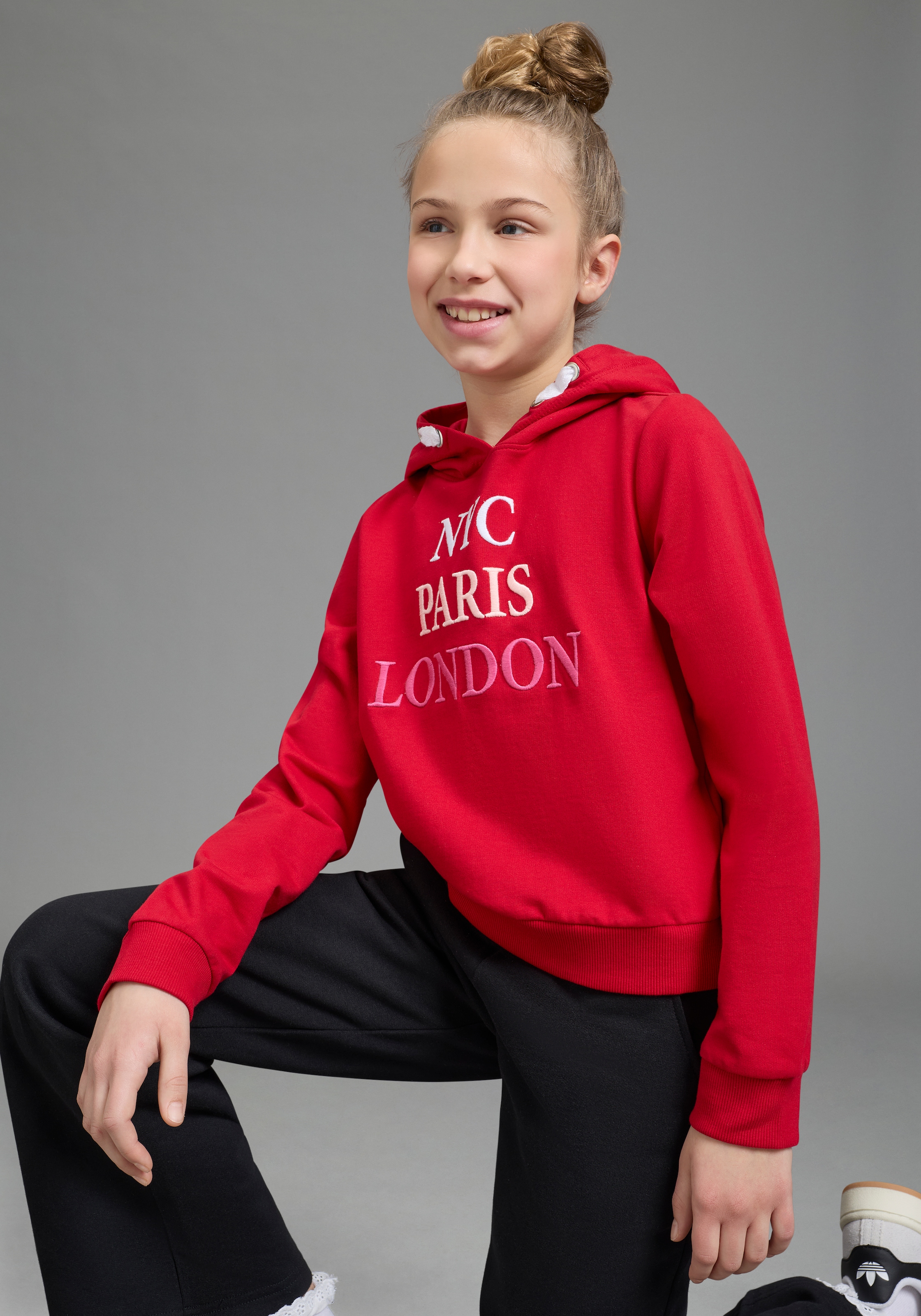 KIDSWORLD Kapuzensweatshirt »NYC Paris London - Stickerei«, Langarm,  gerade Passform,  bedruckt,  Kapuze,  aus Baumwolle
