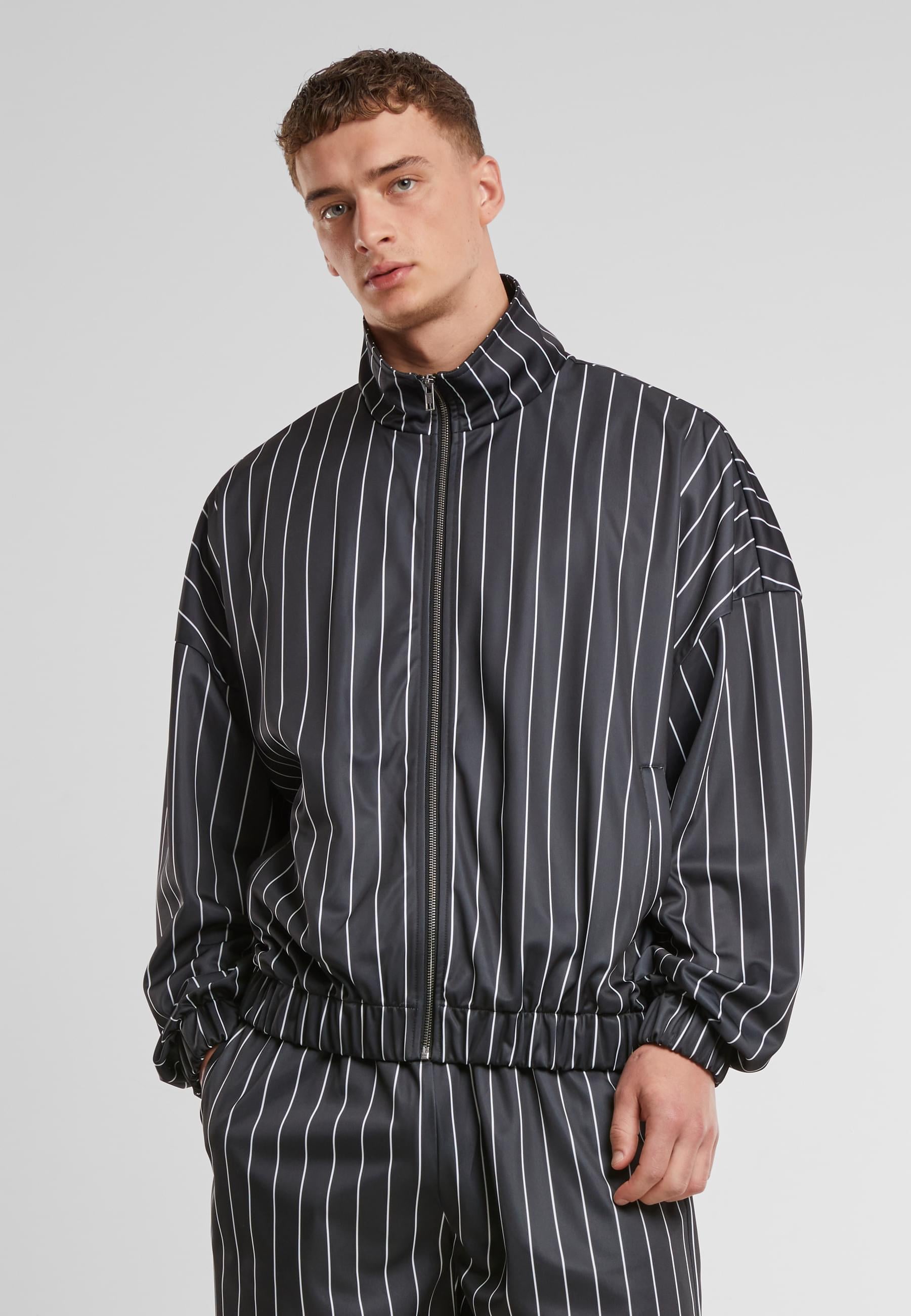 URBAN CLASSICS Trainingsjacke »Urban Classics Pinstripe Trackjacket« 1 Stk. tlg. ohne Kapuze