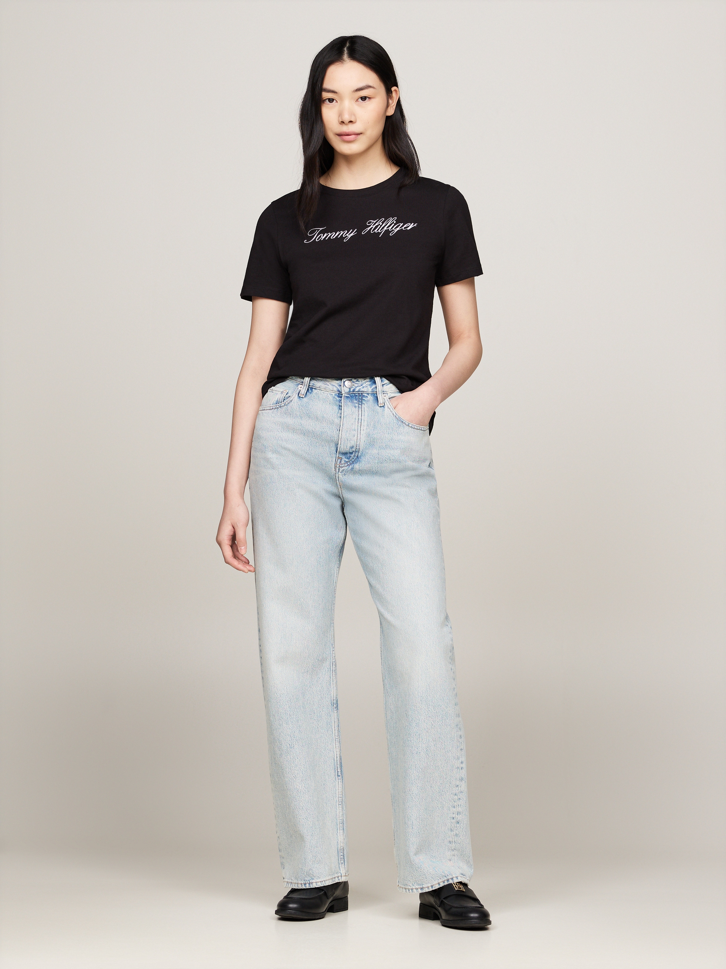Tommy Hilfiger T-Shirt »NOS SCRIPT REGULAR C-NK SS«, Mit Rundhals und kontrastfarbenem Druck