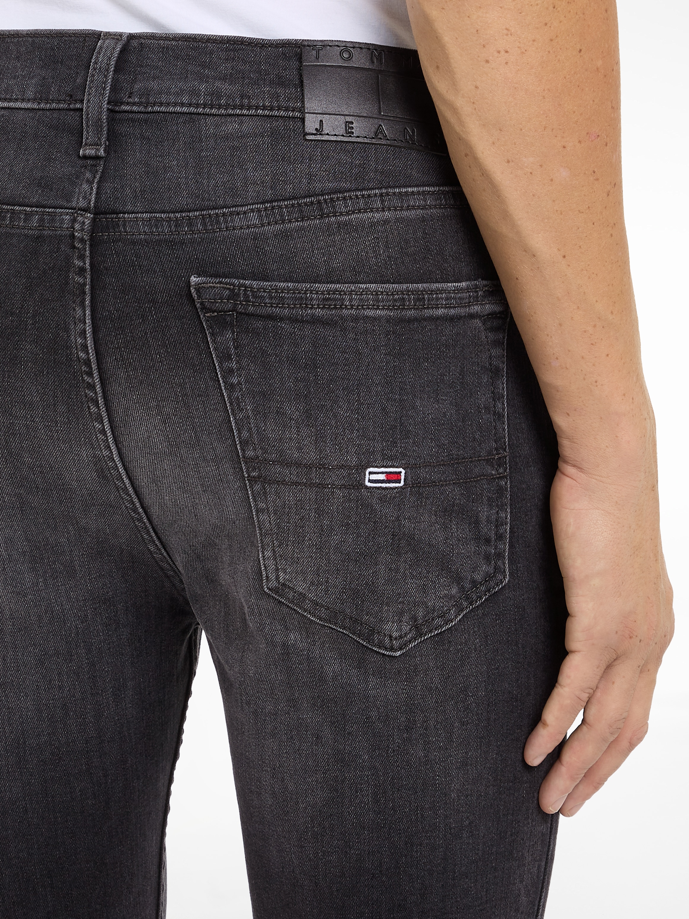 Tommy Jeans Skinny-fit-Jeans »Simon Skinny Jeans Slim«, mit Logoprägung