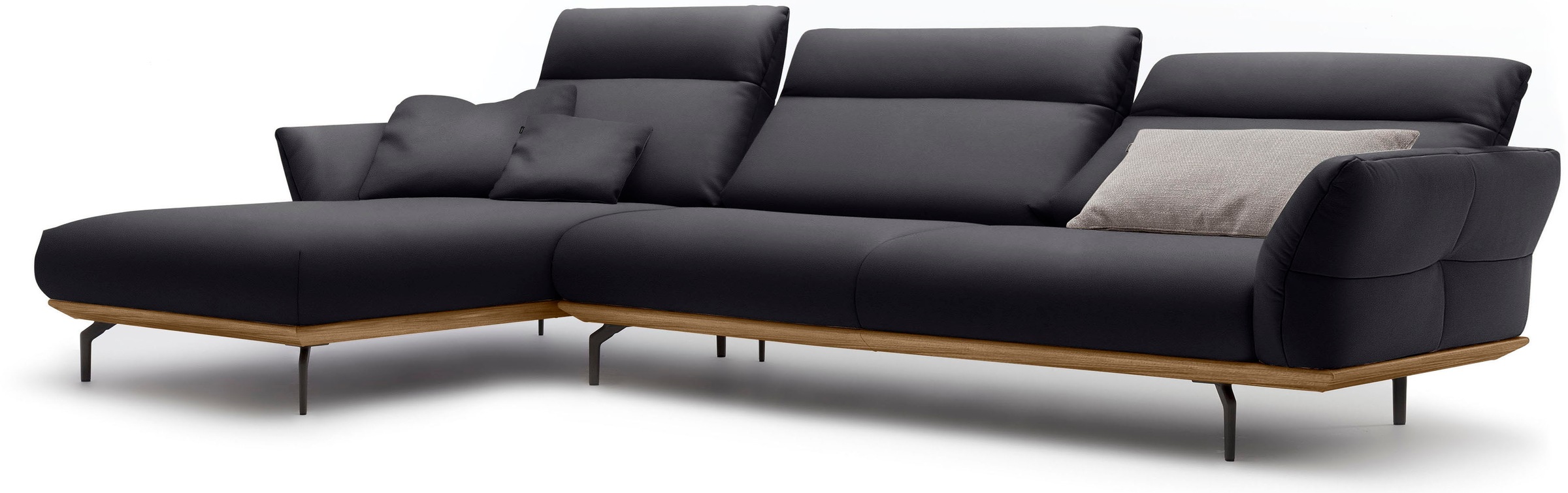 Creation BY ROLF BENZ Ecksofa »CR.460«, Sockel in Nussbaum, Winkelfüße in Umbragrau, Breite 338 cm