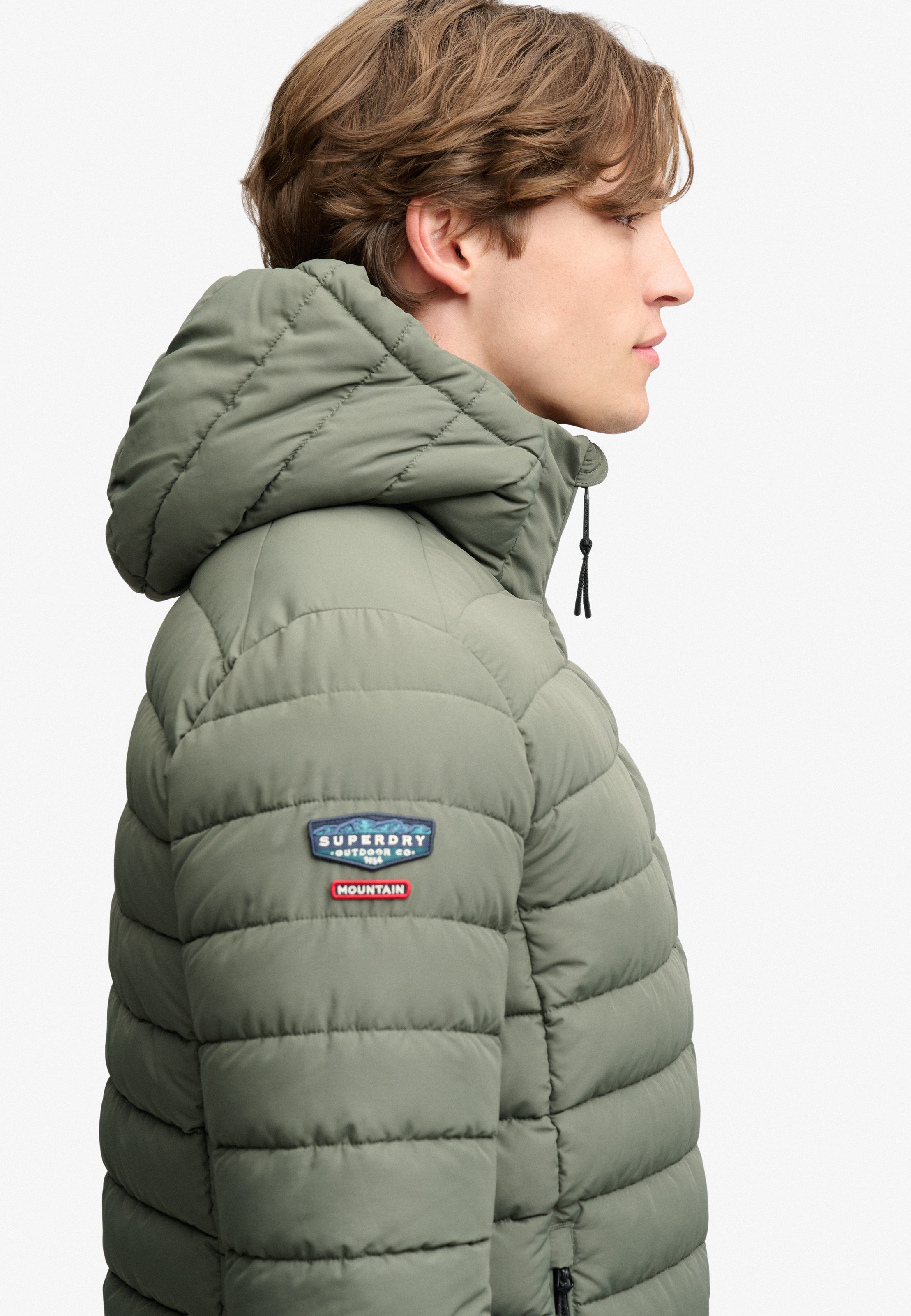 Superdry Steppjacke »HOOD FUJI MIDWEIGHT PADDED JKT« mit Kapuze Kunstfaser, slim fit