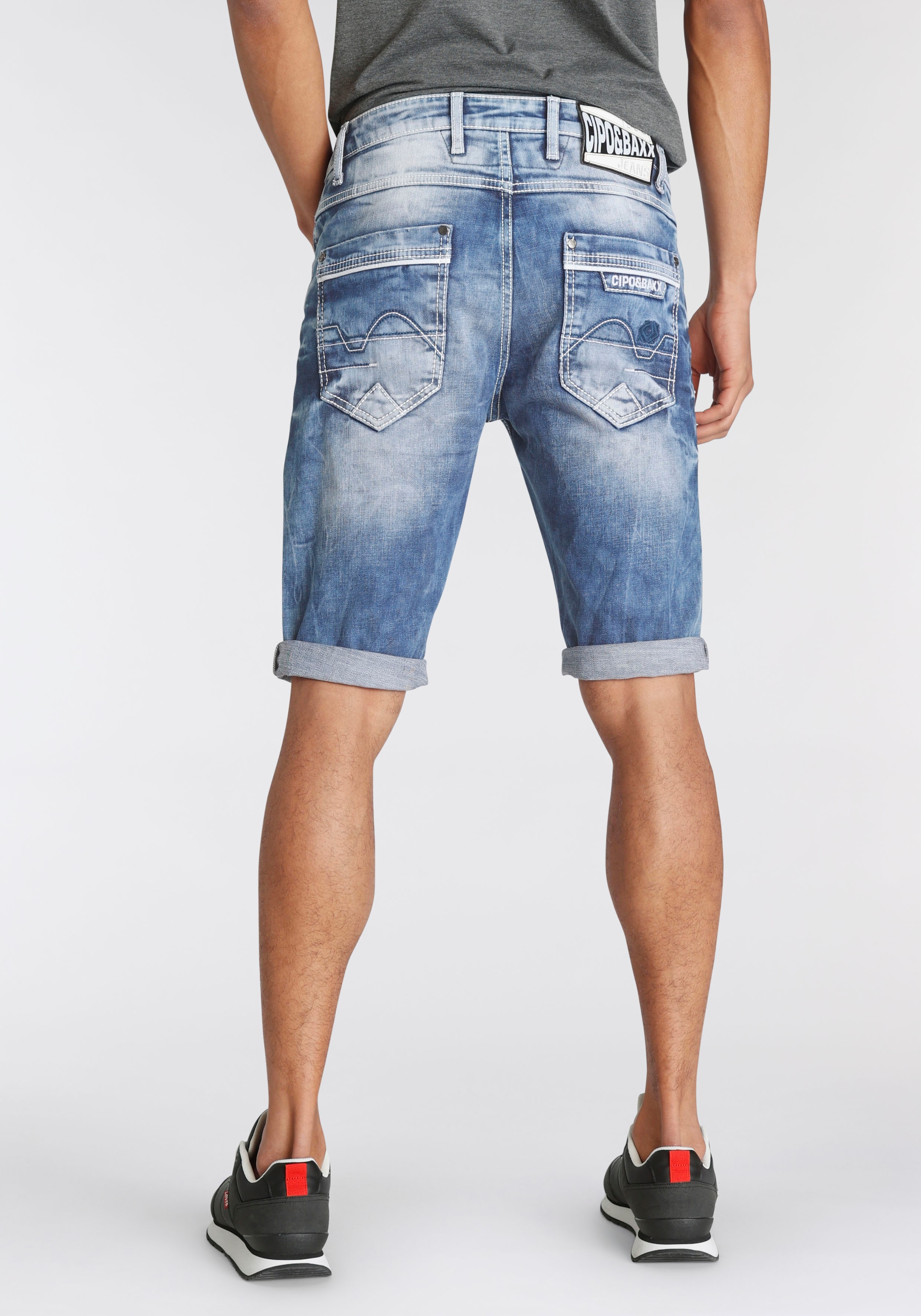 Cipo & Baxx Bermudas, in Denim und mit markanten Taschen