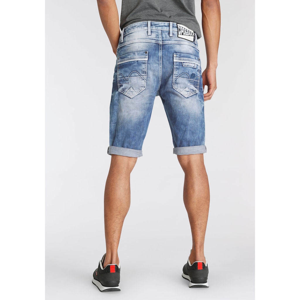 Cipo & Baxx Bermudas, in Denim und mit markanten Taschen