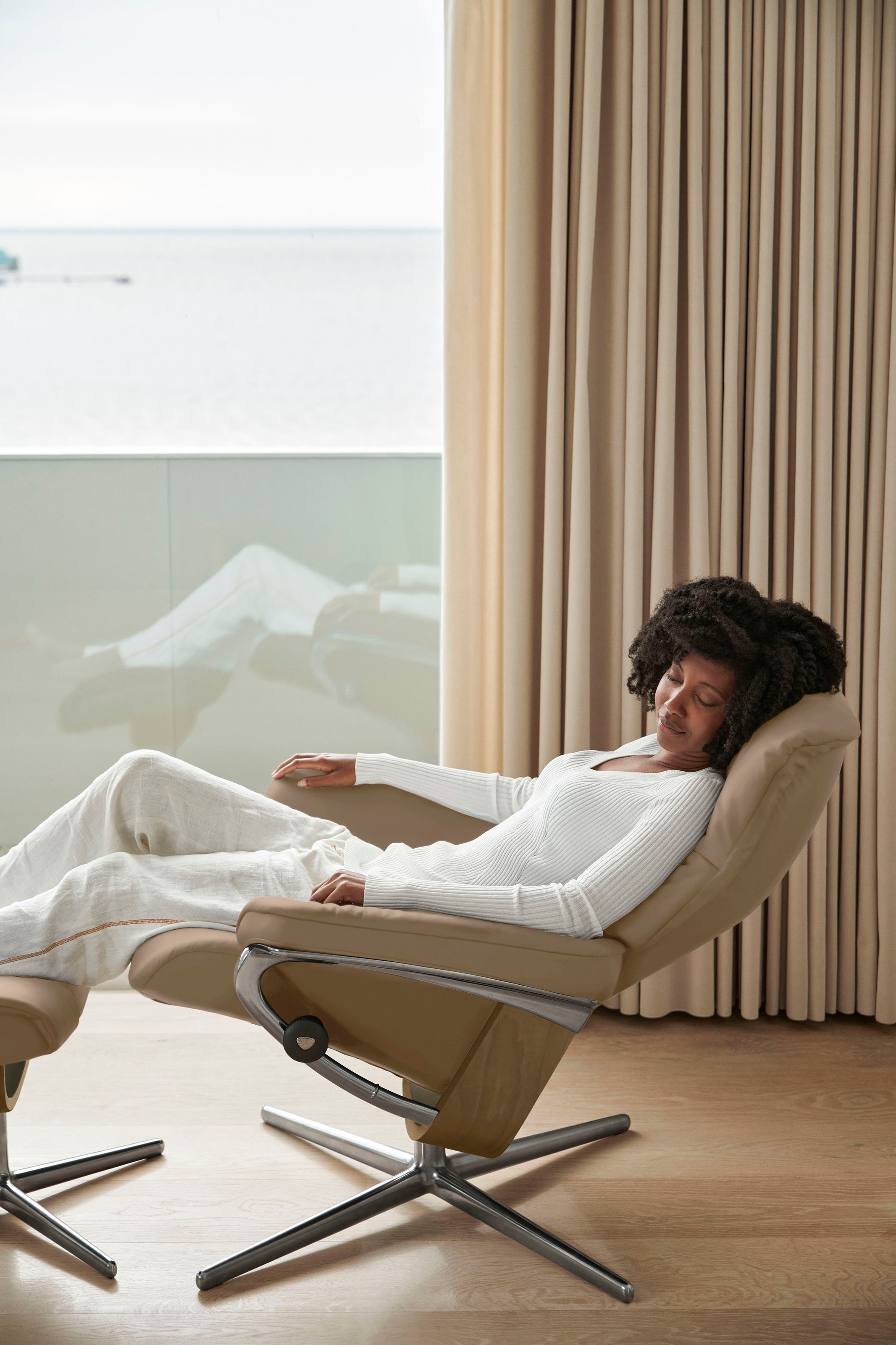 Stressless® Relaxsessel »Mayfair«, (Set, Relaxsessel mit Hocker), mit Hocker, mit Cross Base, Größe S, M & L, Holzakzent Eiche
