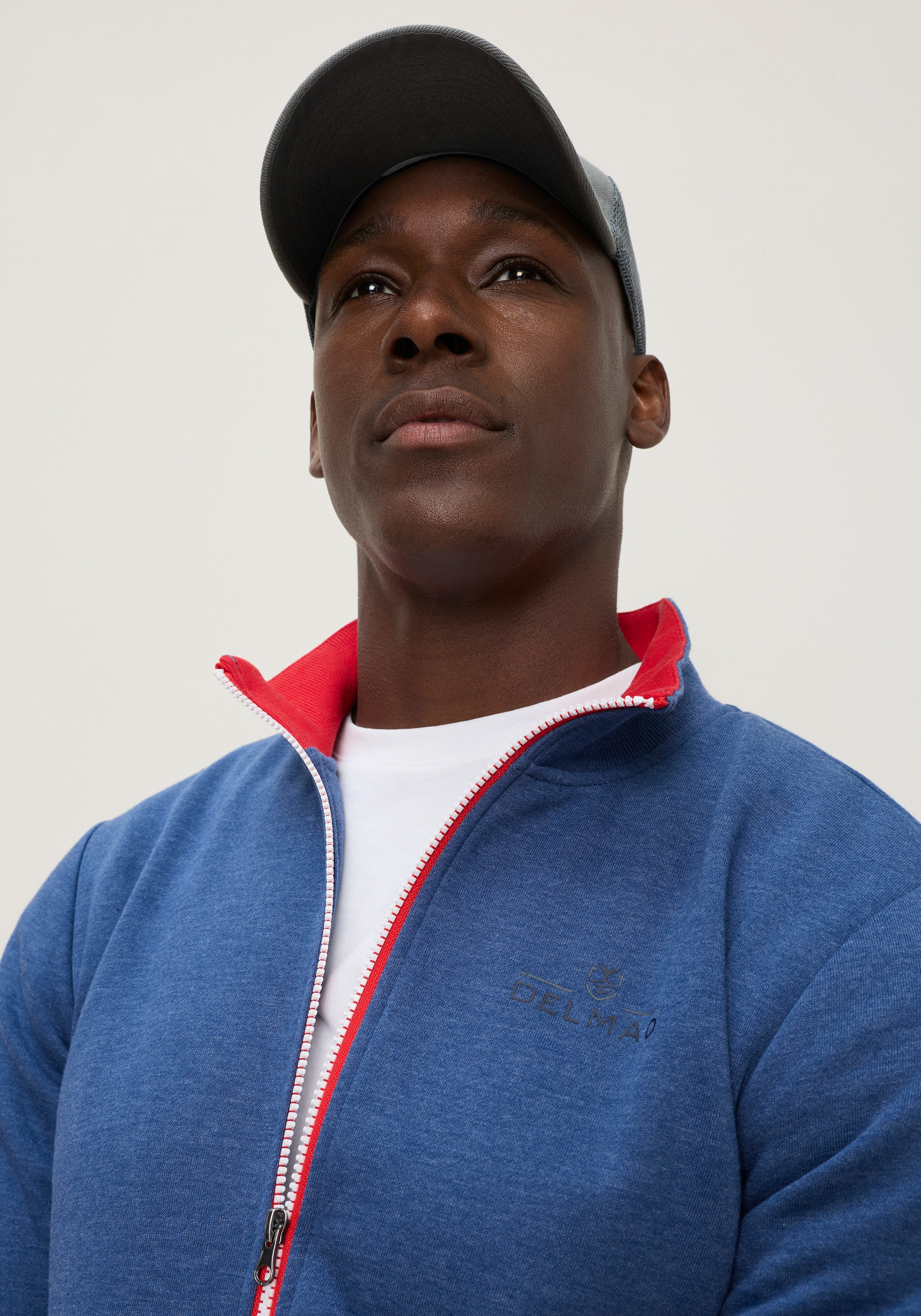 DELMAO Sweatjacke mit Reißverschluss, hochschließender Kragen, Langarm