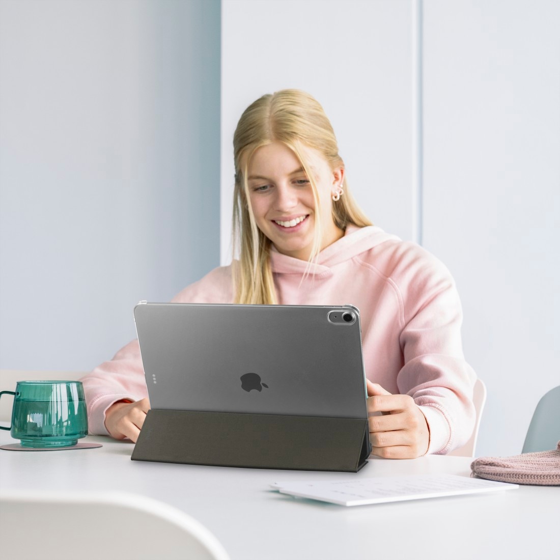 Hama Tablet-Hülle »Tablet-Hülle mit Standfunktion für Apple iPad Air 11 Zoll« Stifthalter, Standfunktion, transparentes Backcover, Magnetverschluss