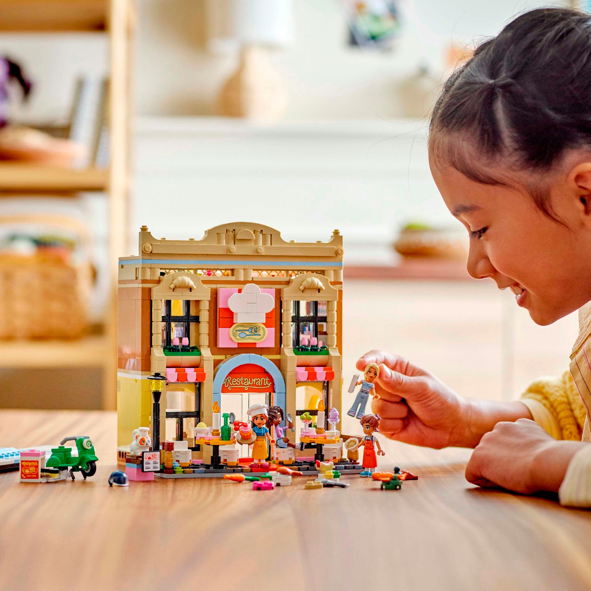 LEGO® Konstruktionsspielsteine »Restaurant und Kochschule (42655), LEGO Friends«, (896 St.), Made in Europe