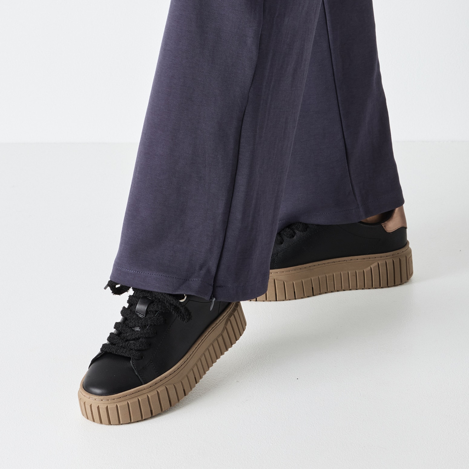 Tamaris Plateausneaker  Freizeitschuh, Halbschuh, Schnürschuh mit Eye-Catcher Plateau