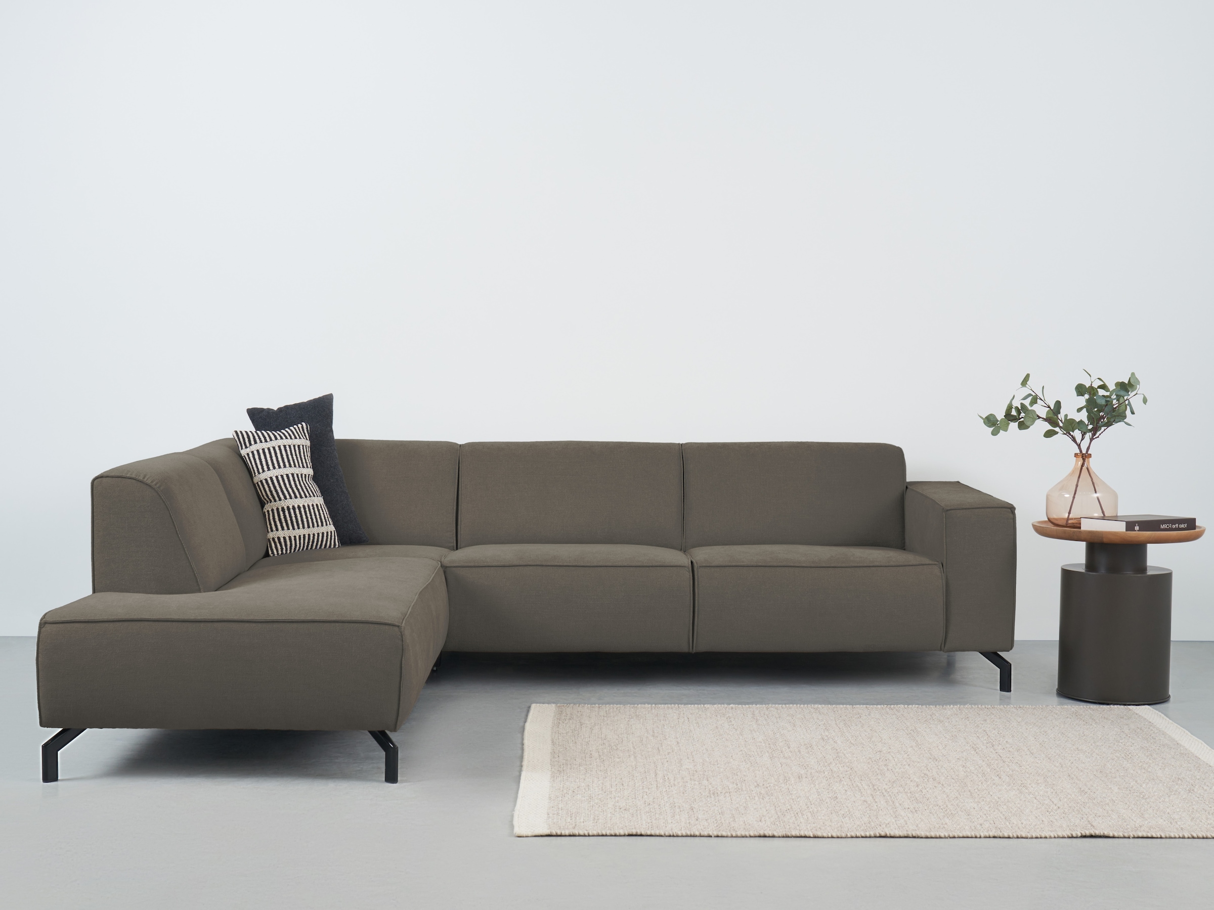 Places of Style Ecksofa Lorcan, in Lederoptik oder Strukturstoff lieferbar