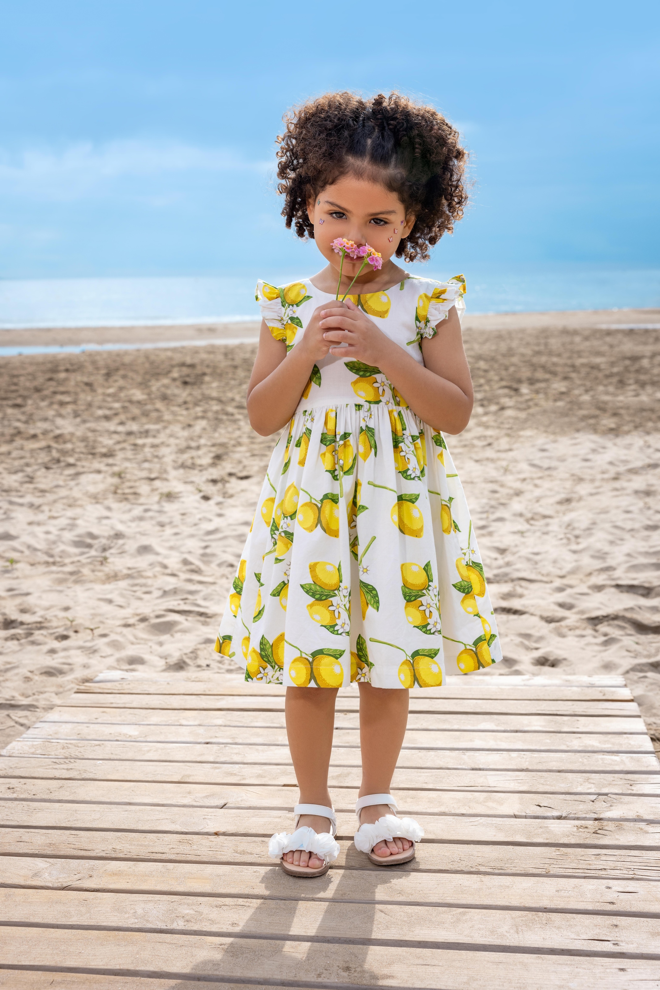 Blue Seven Sommerkleid, mit süßen Flügelärmeln und sommerlichem Alloverdruck