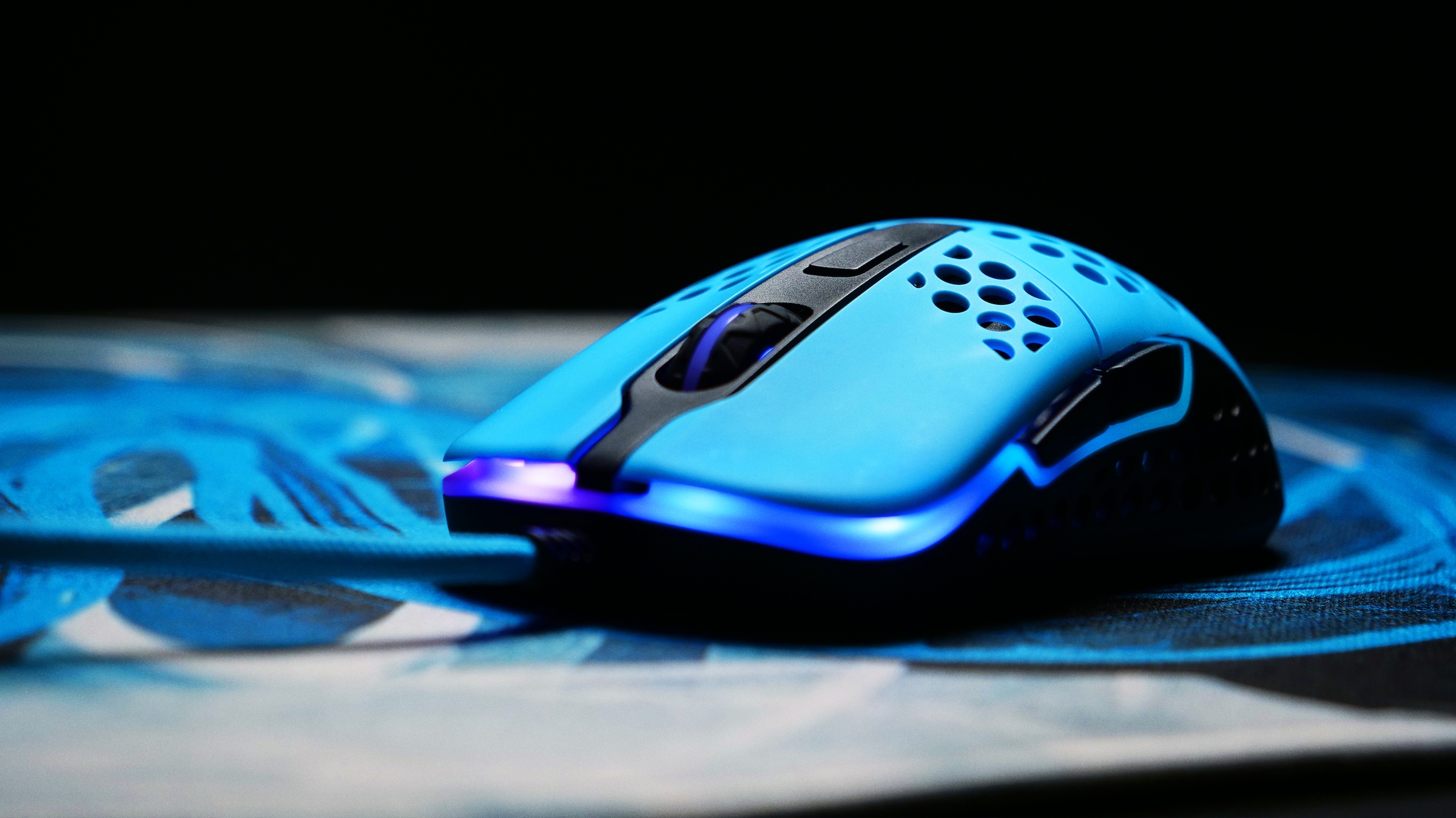 Cherry Xtrfy Gaming-Maus »M42 RGB«, kabelgebunden, ultraleichte Gaming-Maus
