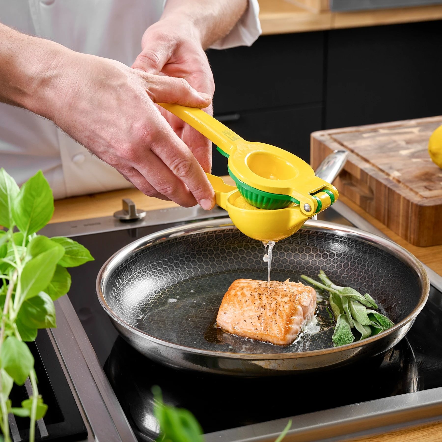 HENSSLERS 2in1 Zitruspresse »HENSSLERS Zitronenpresse 2in1«, zum Verfeinern von Getränken und Gerichten, perfekt für Zitrusfrüchte