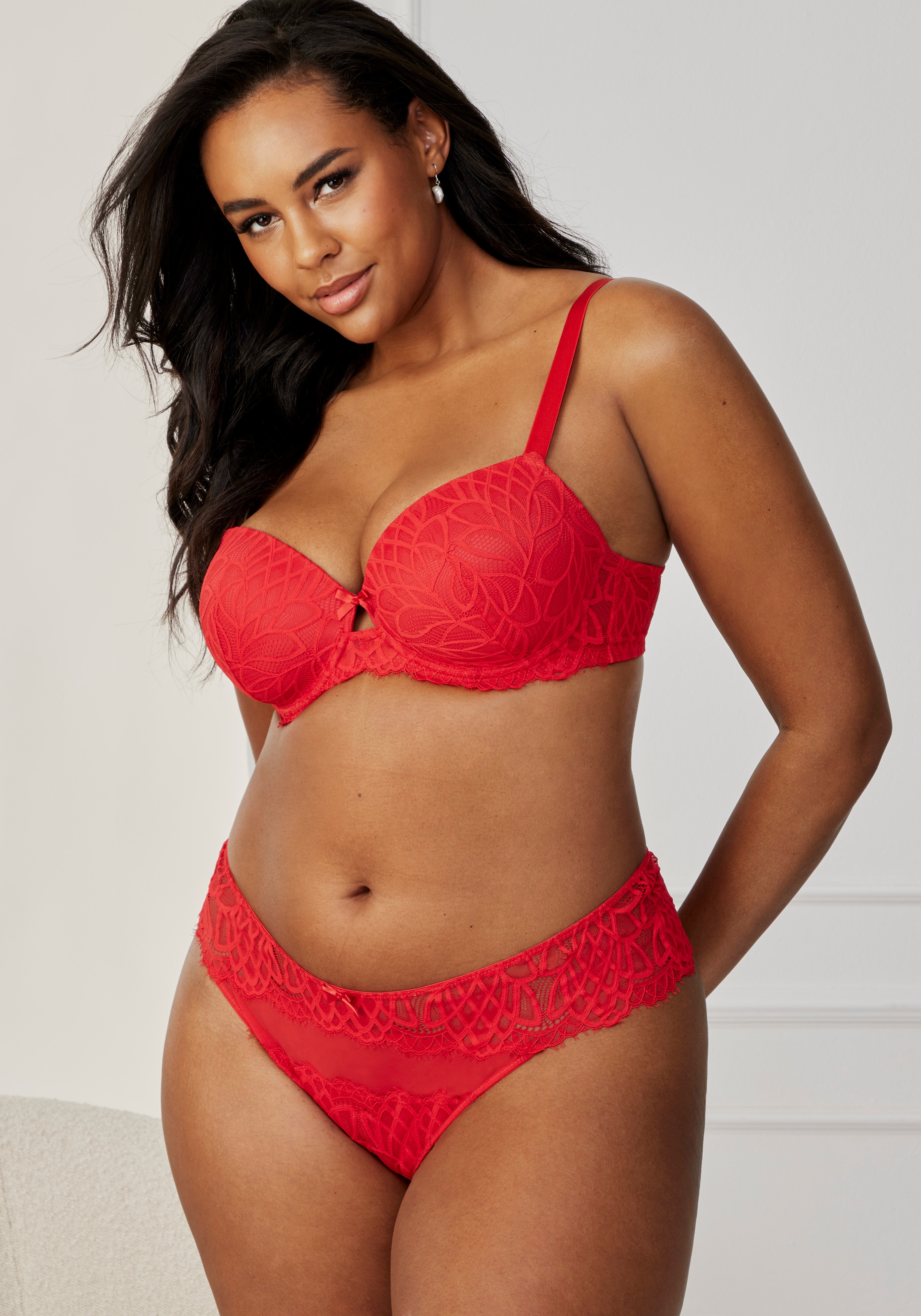 LASCANA Schalen-BH »Cara«, mit Bügel rundum aus filigraner Spitze, sexy Dessous
