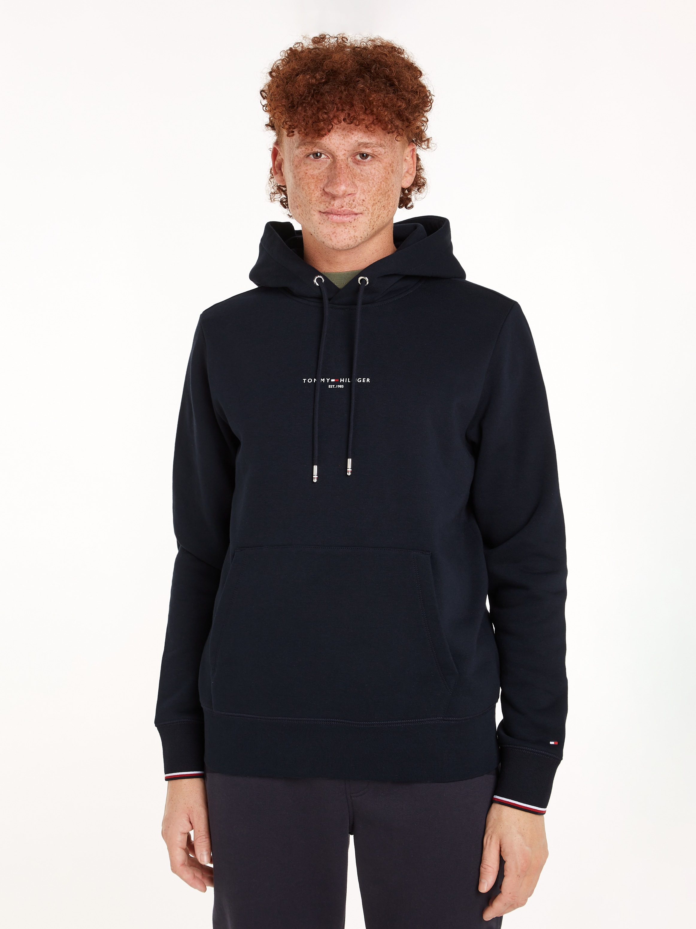 Tommy Hilfiger Hoodie »TOMMY LOGO TIPPED HOODY« Tommy-Tape innen am Ausschnitt, Flag-Stickerei am Ärmel
