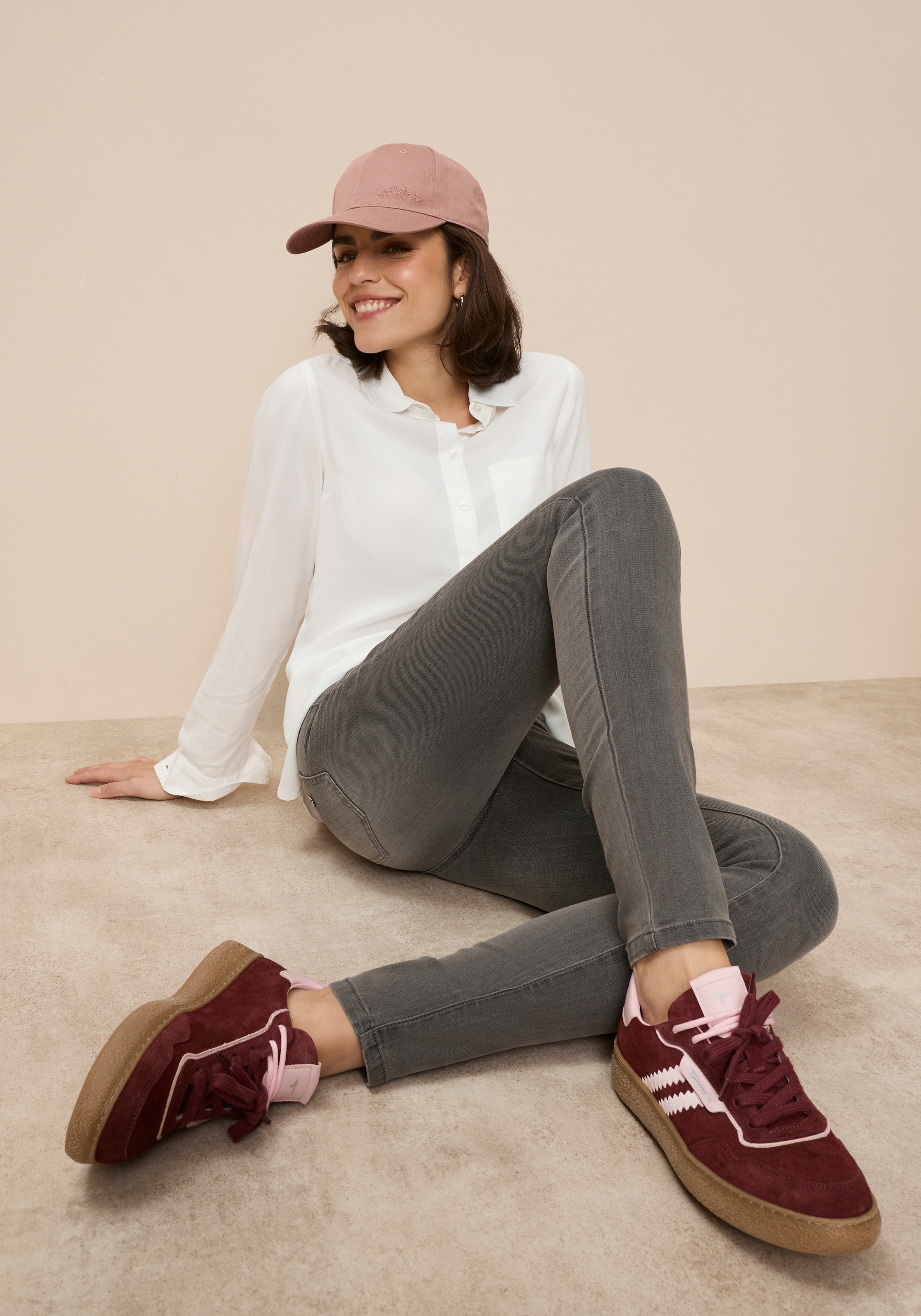 Tamaris Skinny-fit-Jeans »aus bequemen Stretch-Denim« schmale Beinweite, mit Gürtelschlaufenbund, mit Metallreißverschluss