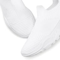 LASCANA Sneaker, Slip On aus elastischem Mesh Material und ultraleichter Sohle VEGAN